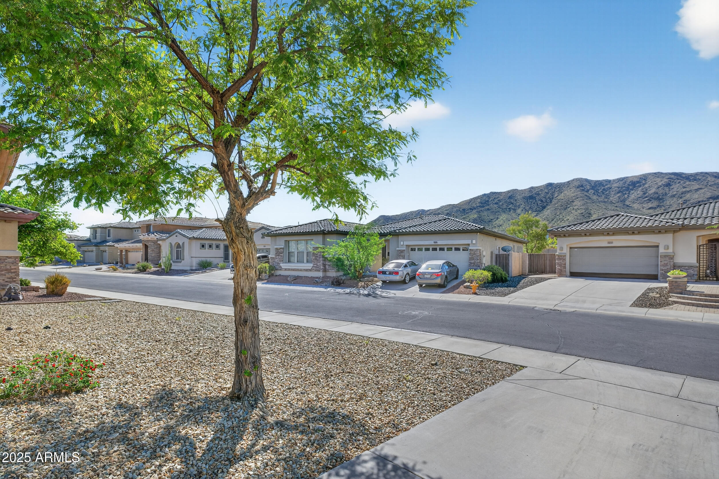 2436 W KACHINA Trail