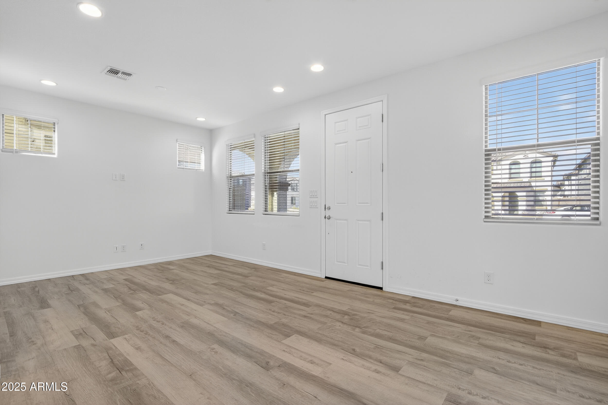 1218 W SPARROW Drive