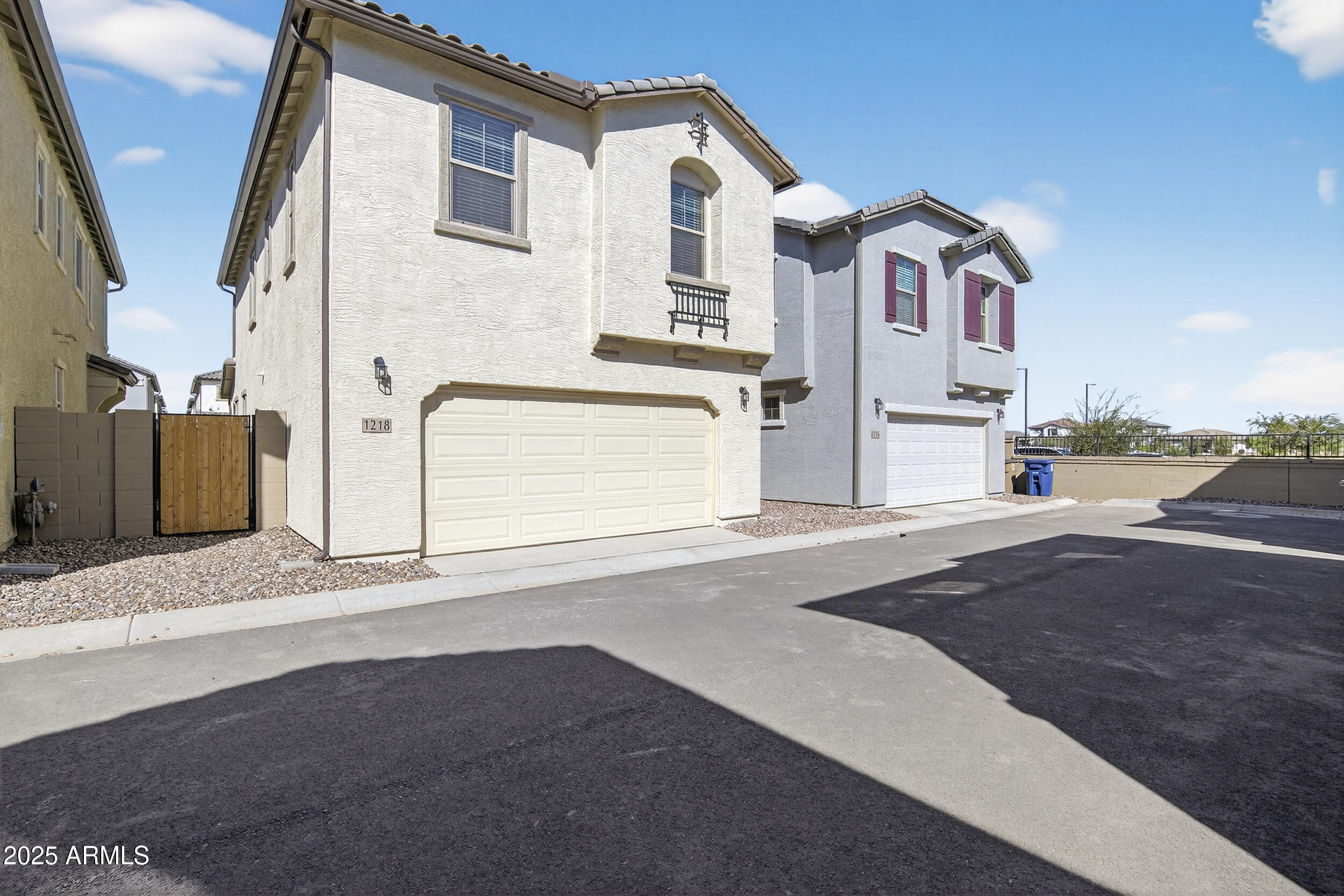 1218 W SPARROW Drive