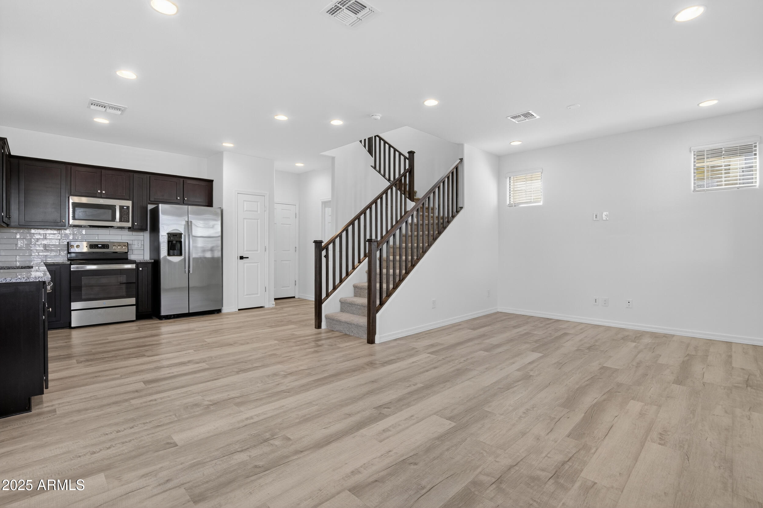 1218 W SPARROW Drive