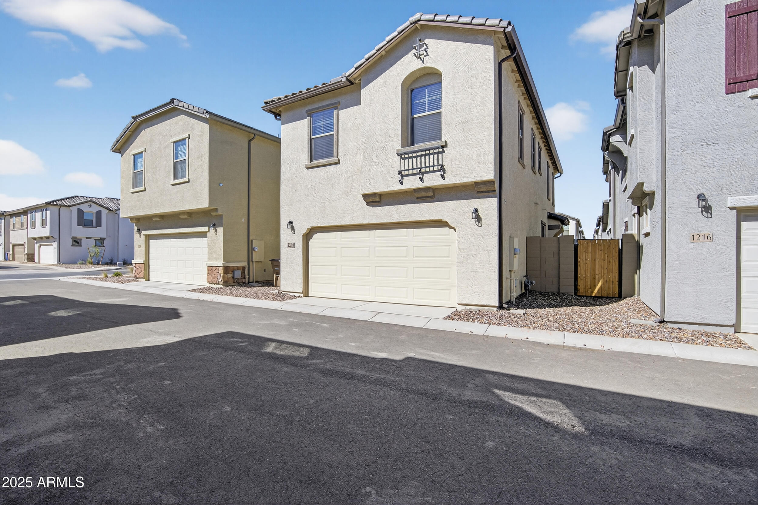 1218 W SPARROW Drive