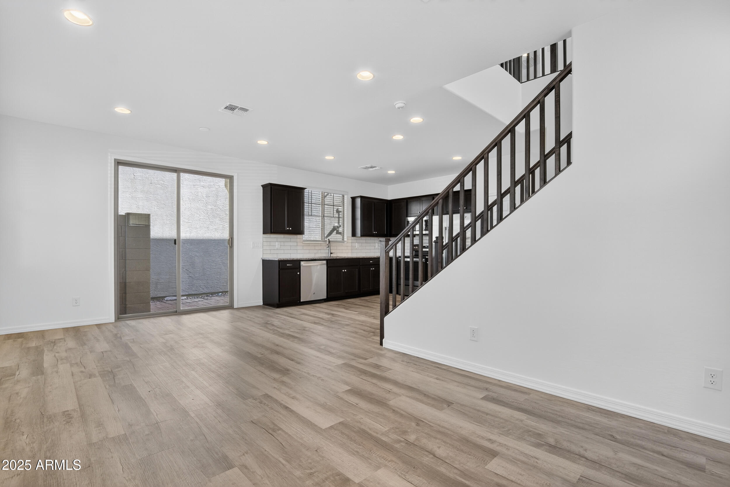 1218 W SPARROW Drive