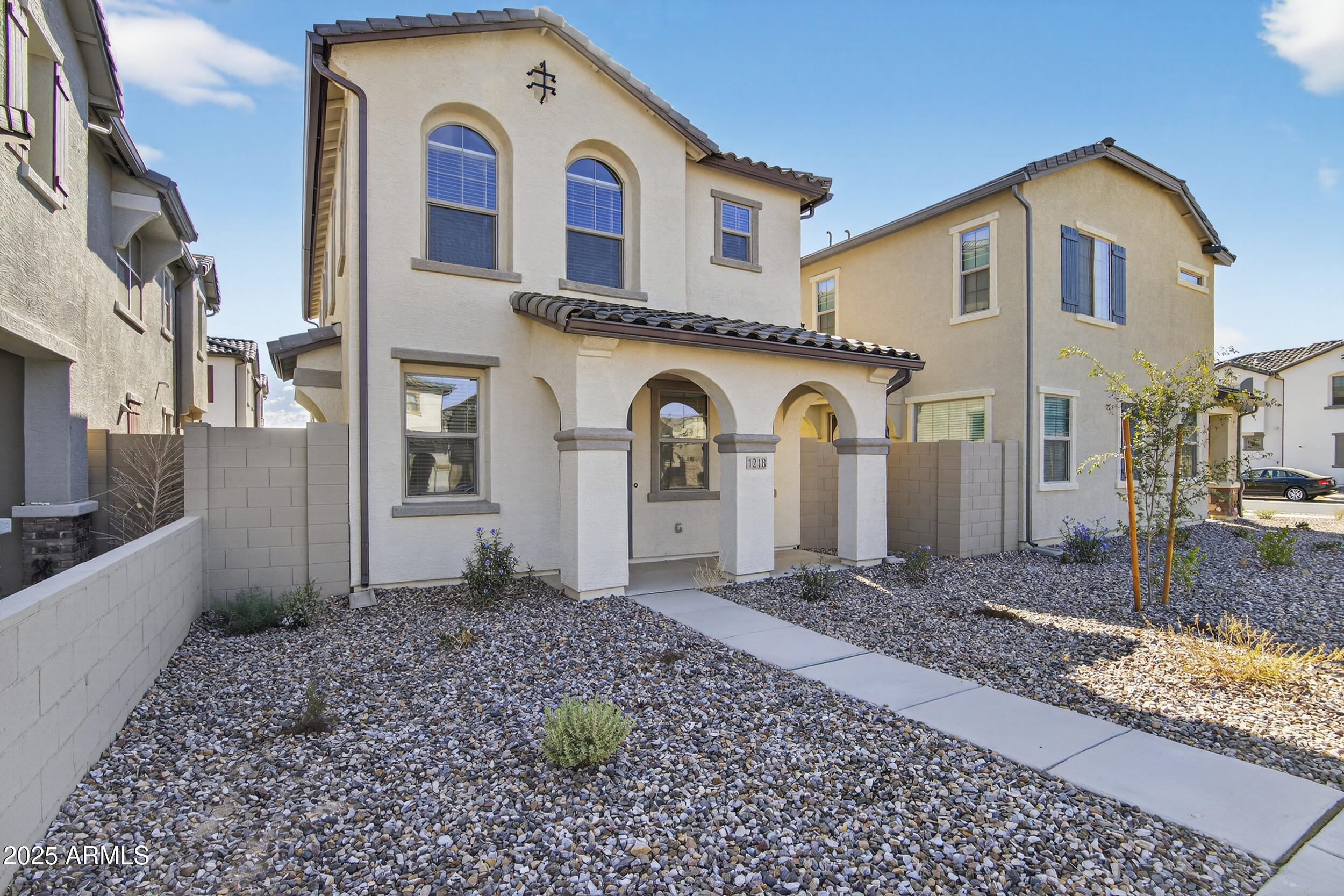 1218 W SPARROW Drive