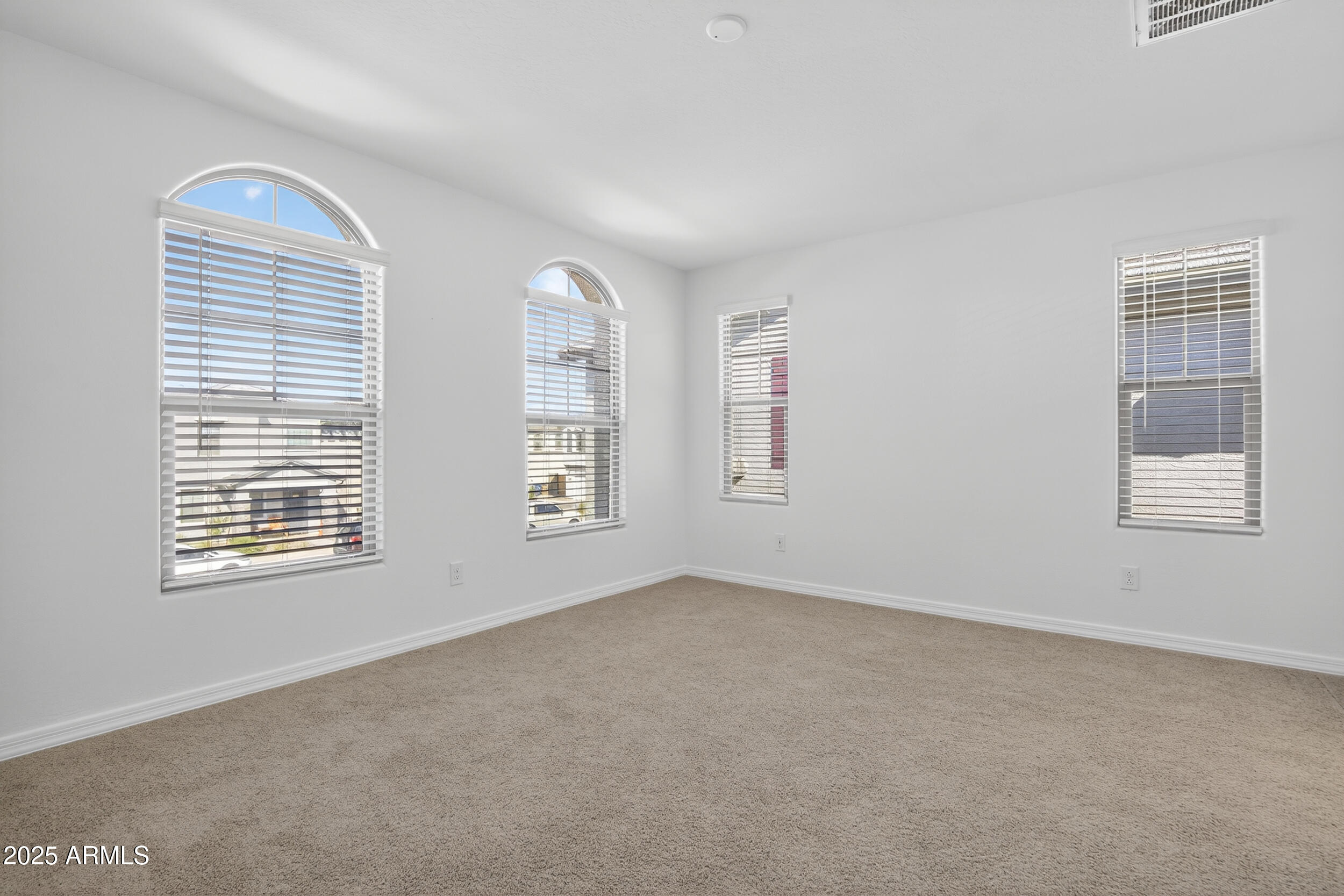 1218 W SPARROW Drive