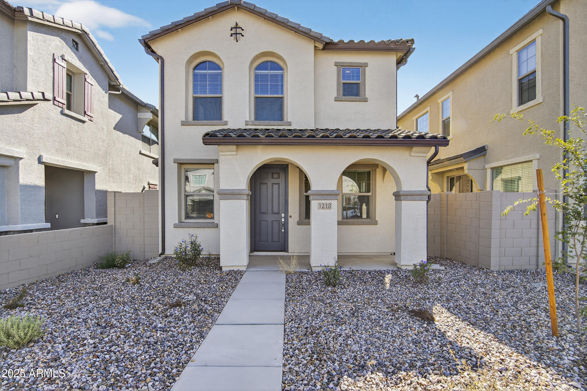 1218 W SPARROW Drive