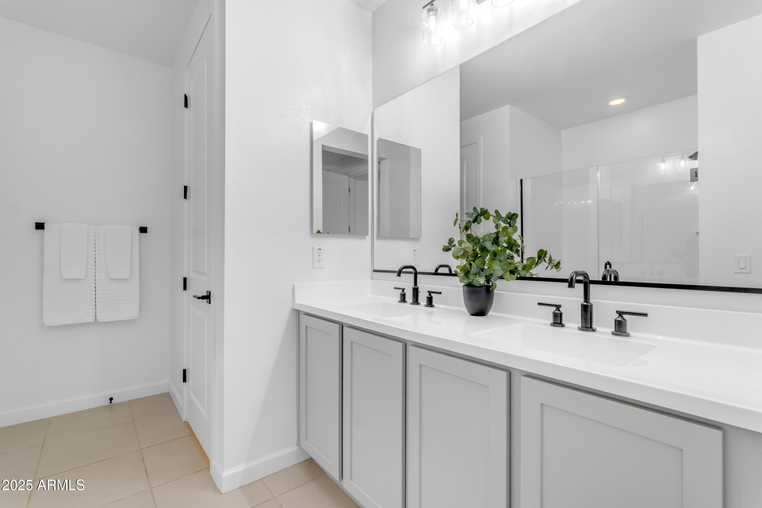 11230 E UPTON Avenue