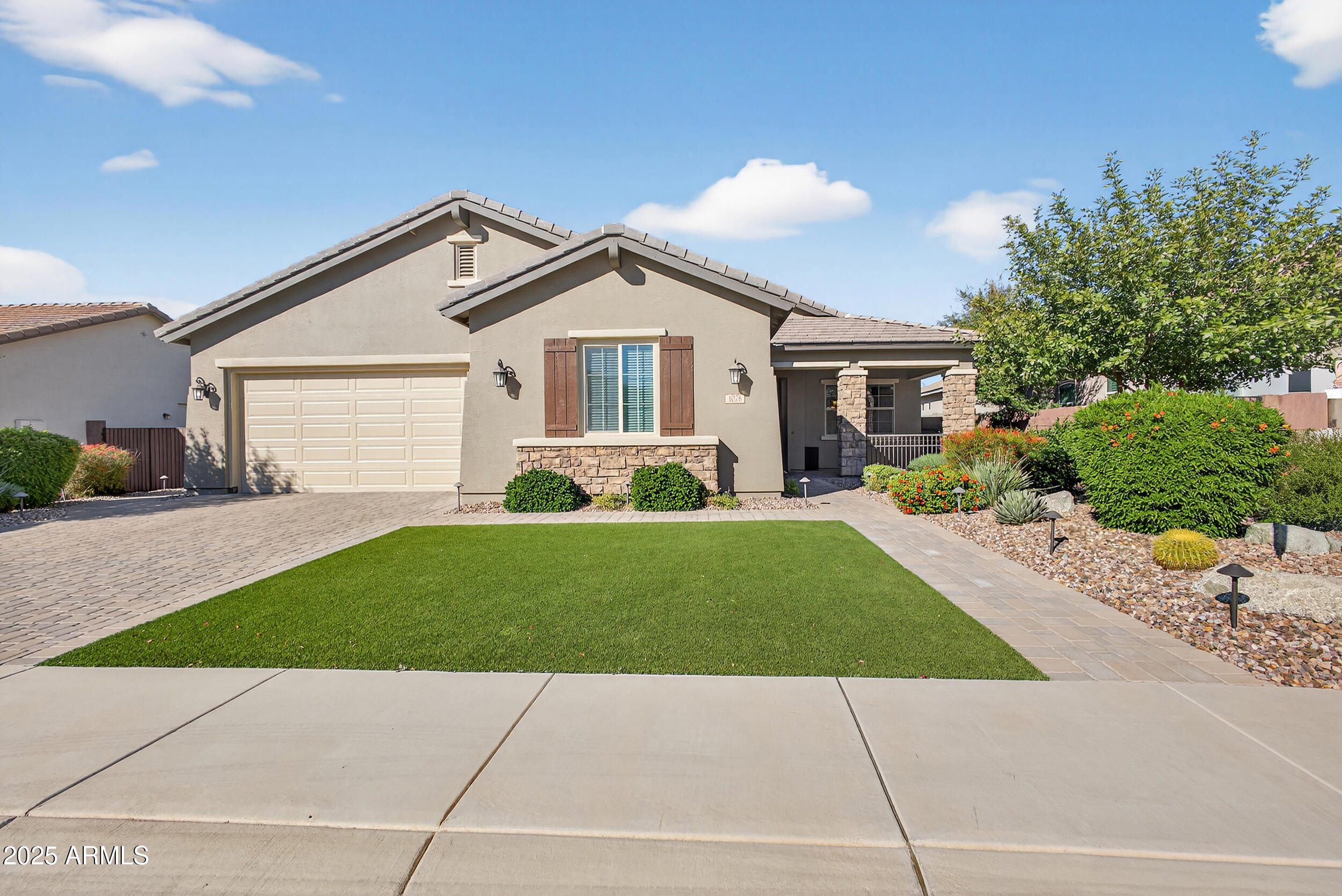 1078 W PAGODA Avenue