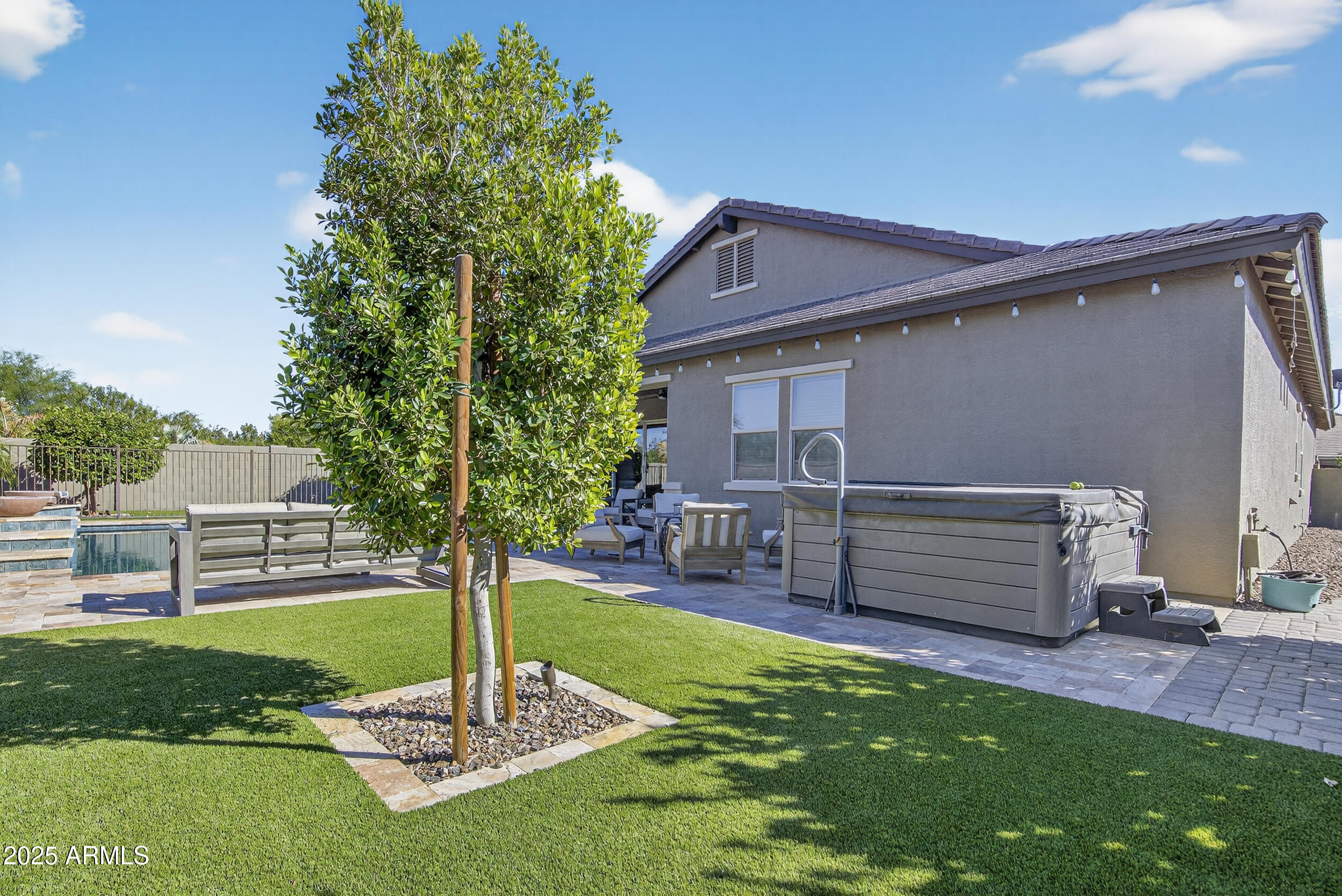 1078 W PAGODA Avenue