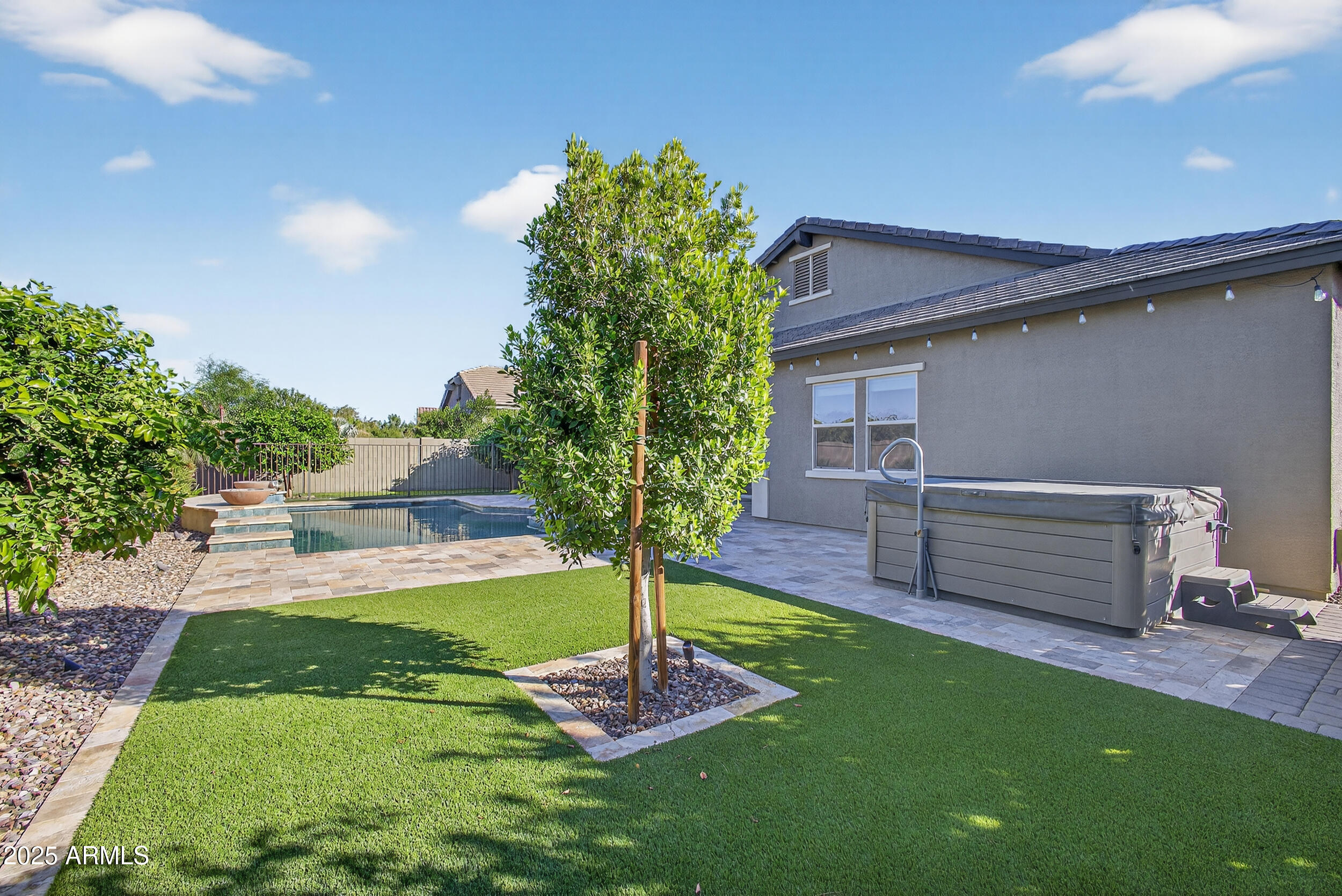 1078 W PAGODA Avenue