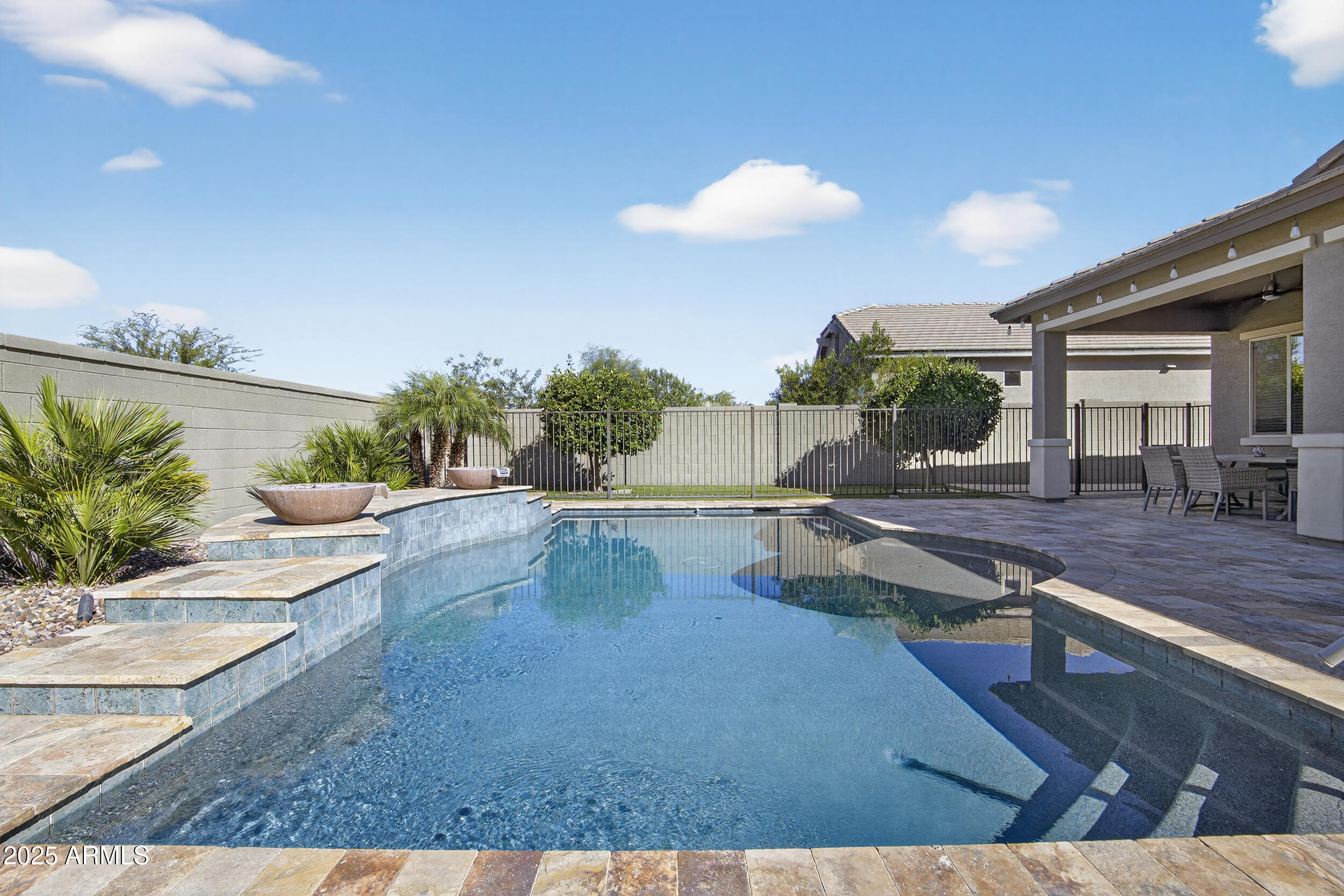 1078 W PAGODA Avenue