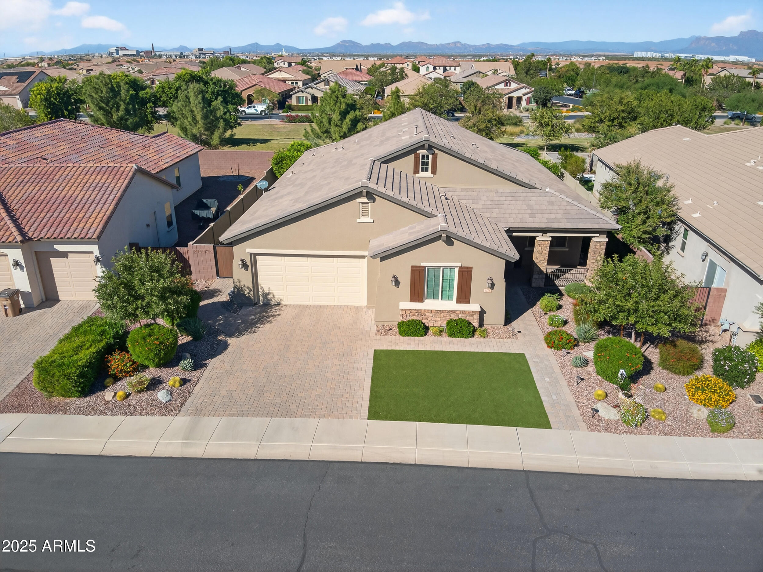 1078 W PAGODA Avenue