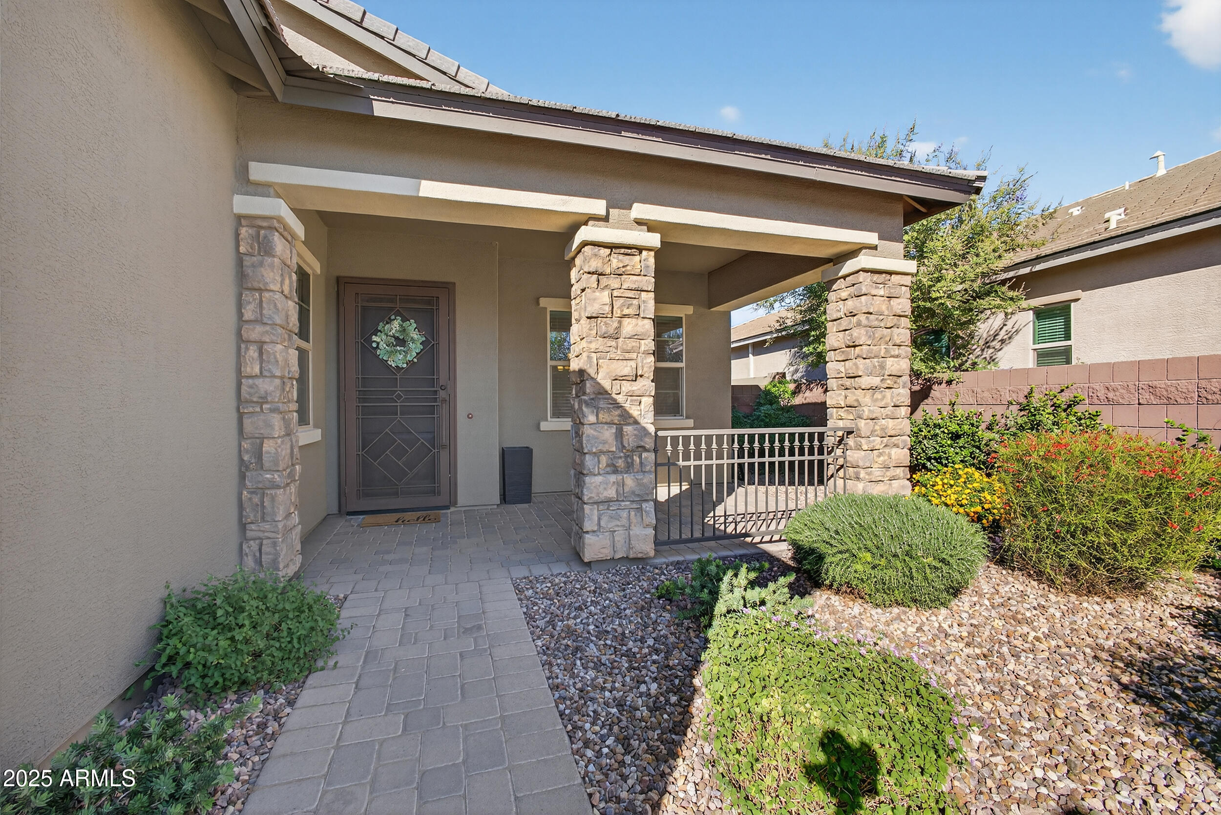 1078 W PAGODA Avenue