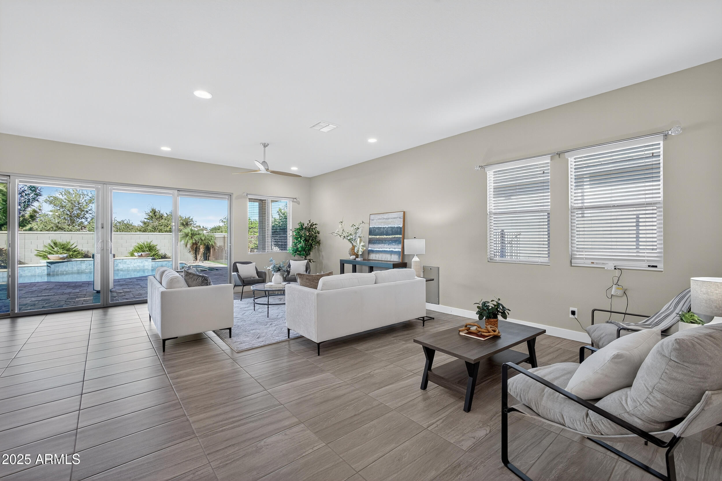 1078 W PAGODA Avenue