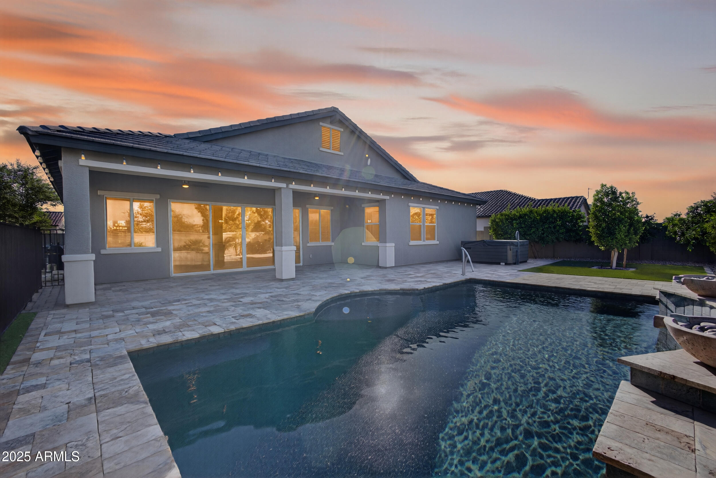 1078 W PAGODA Avenue