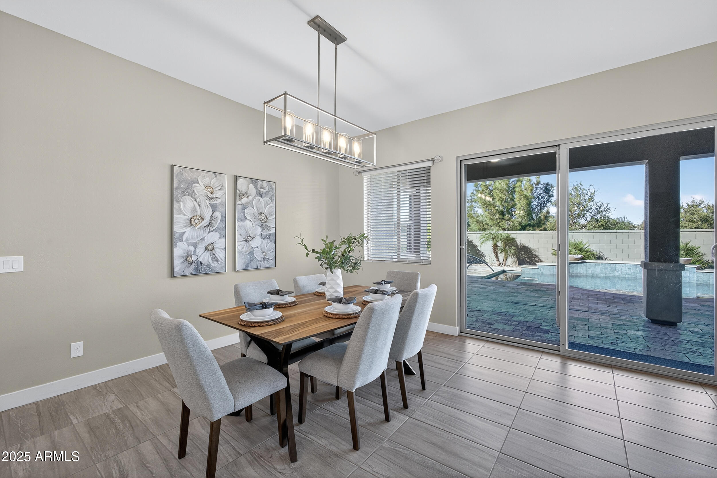 1078 W PAGODA Avenue