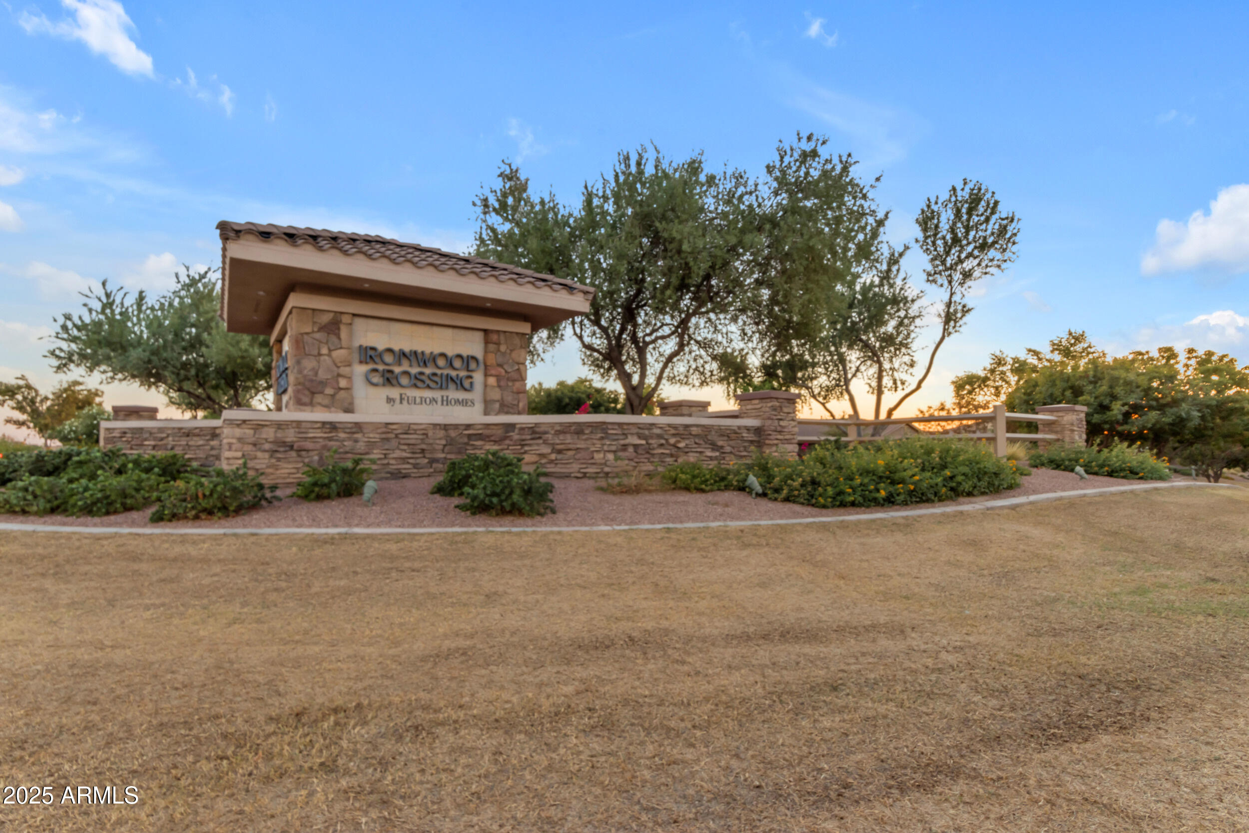 1078 W PAGODA Avenue