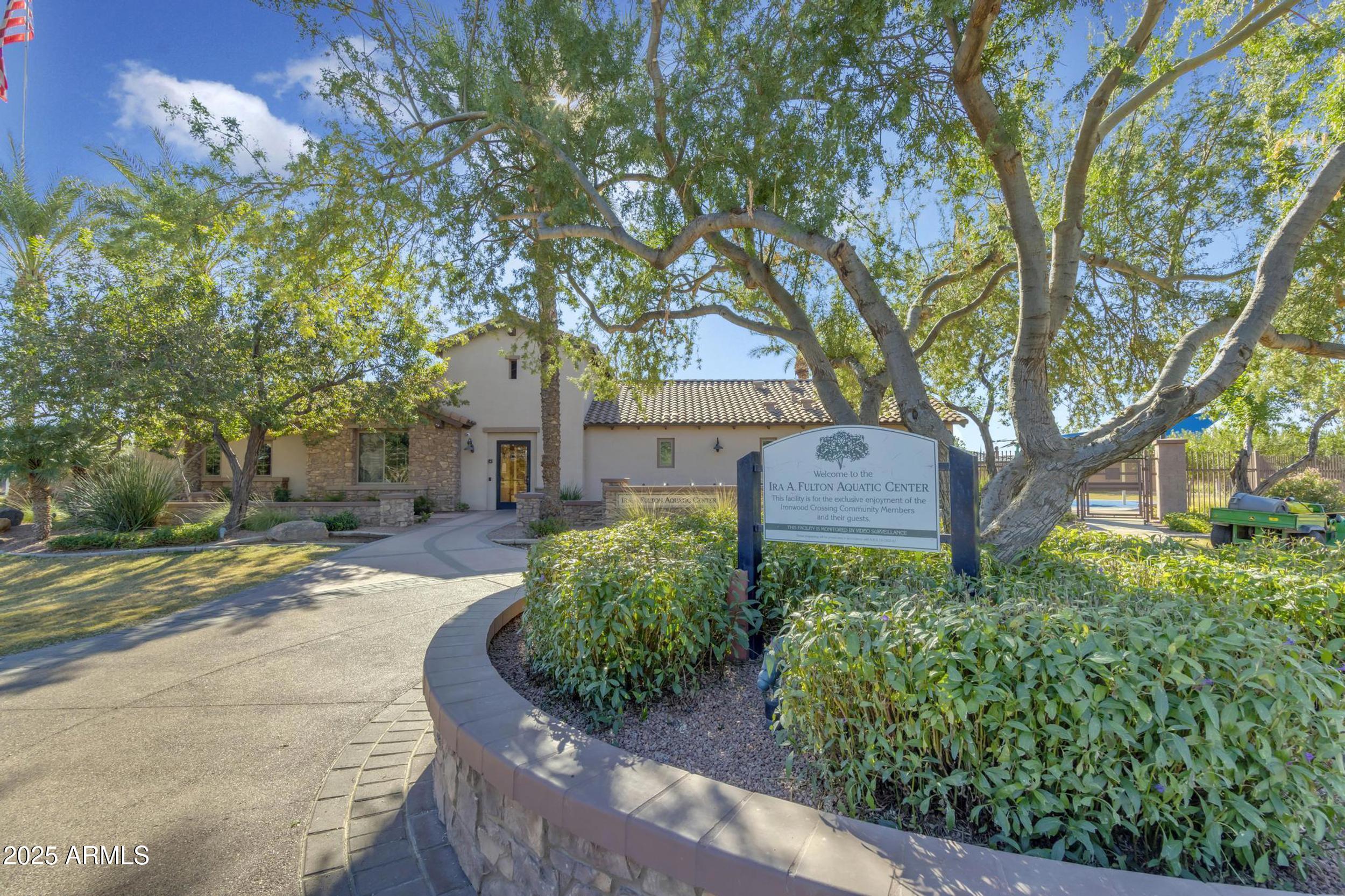 1078 W PAGODA Avenue