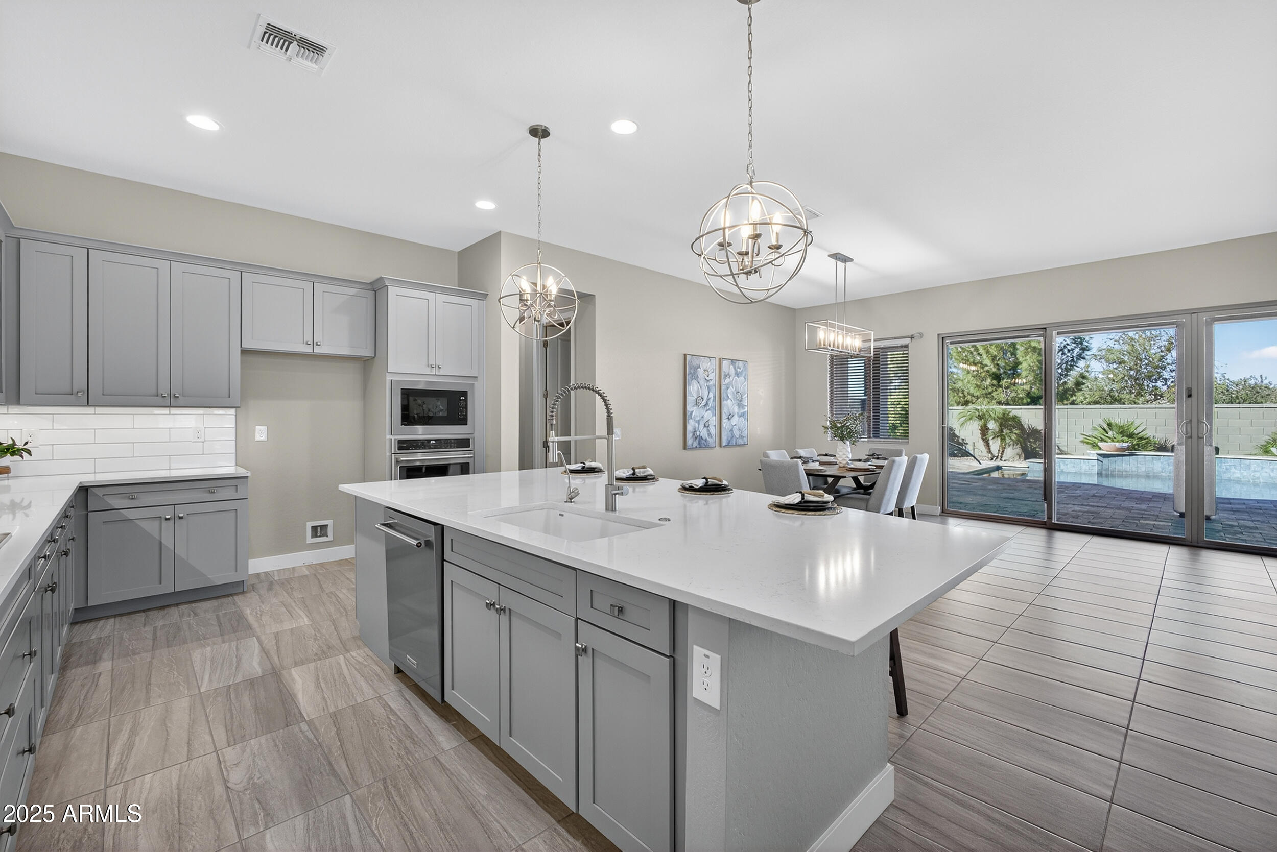 1078 W PAGODA Avenue