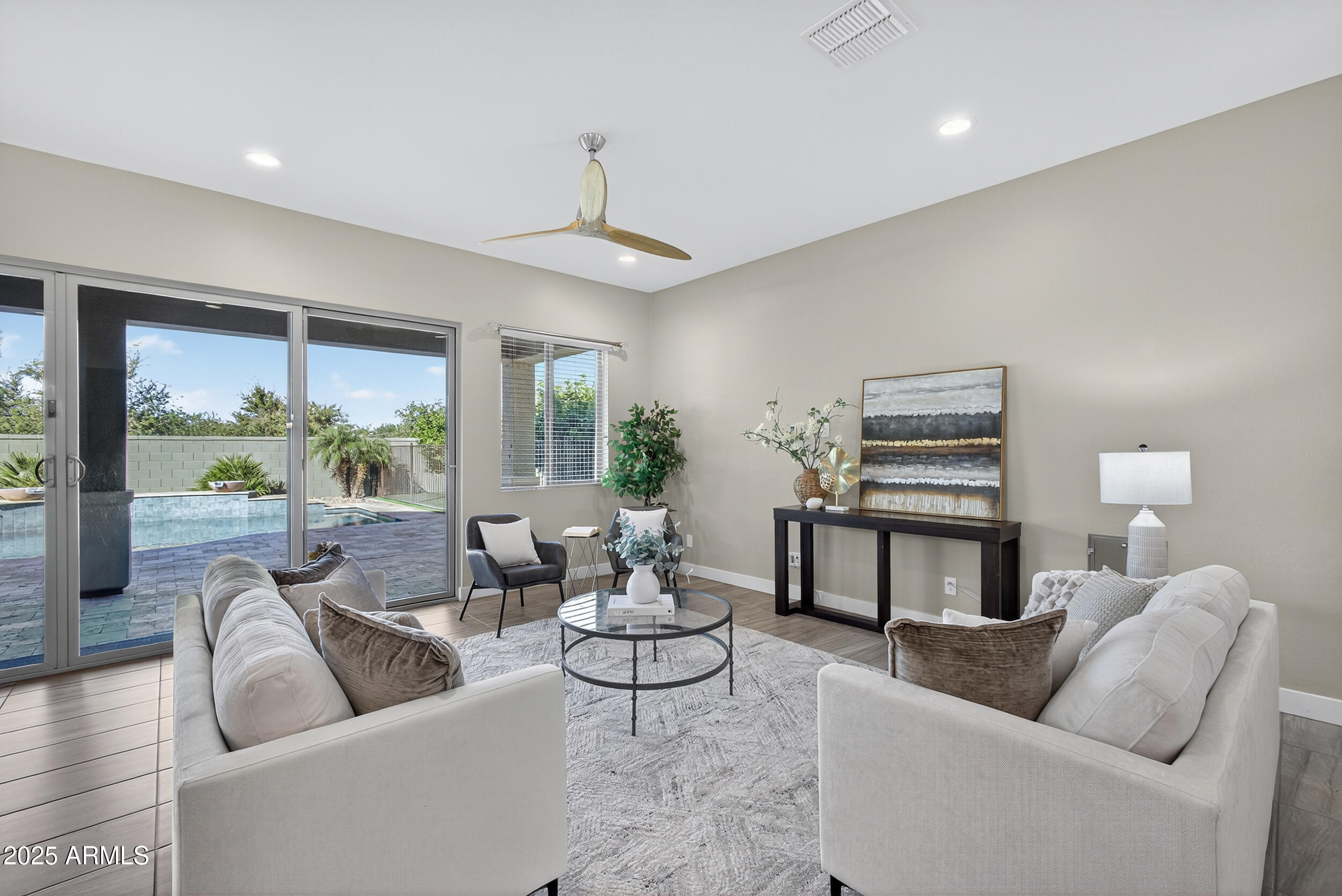 1078 W PAGODA Avenue