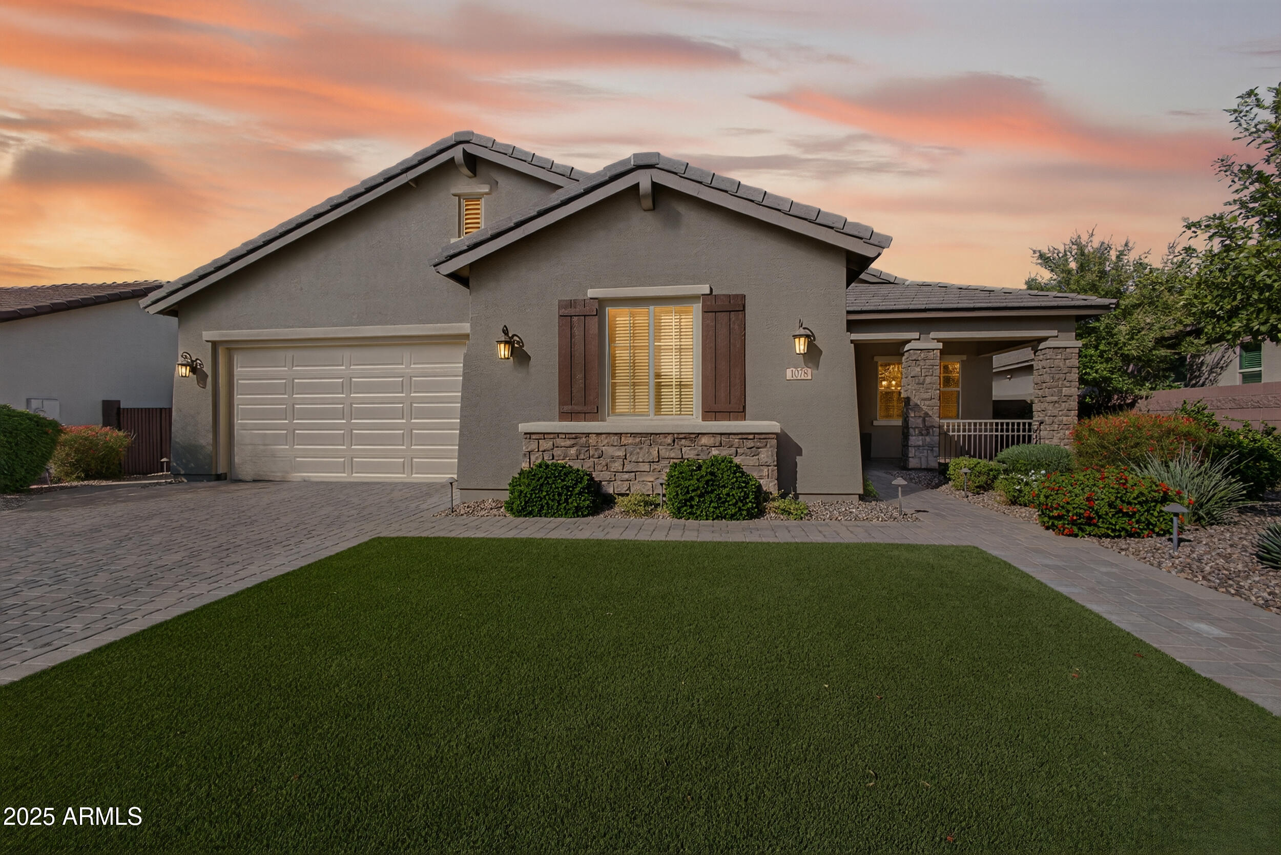 1078 W PAGODA Avenue