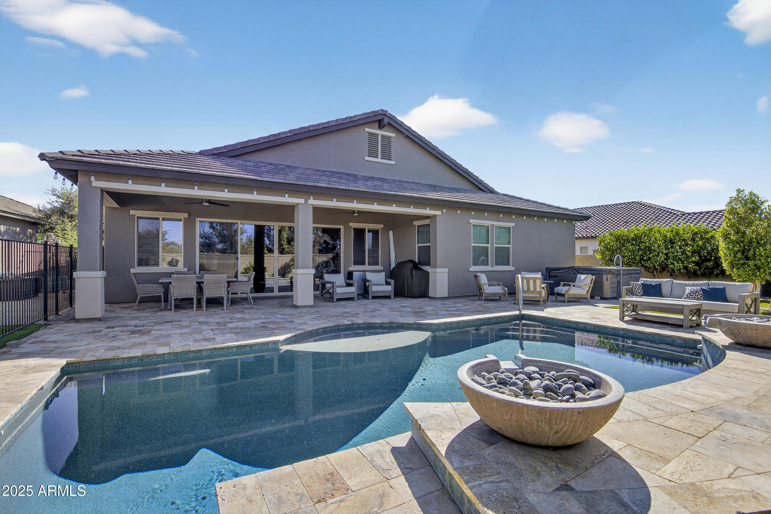 1078 W PAGODA Avenue