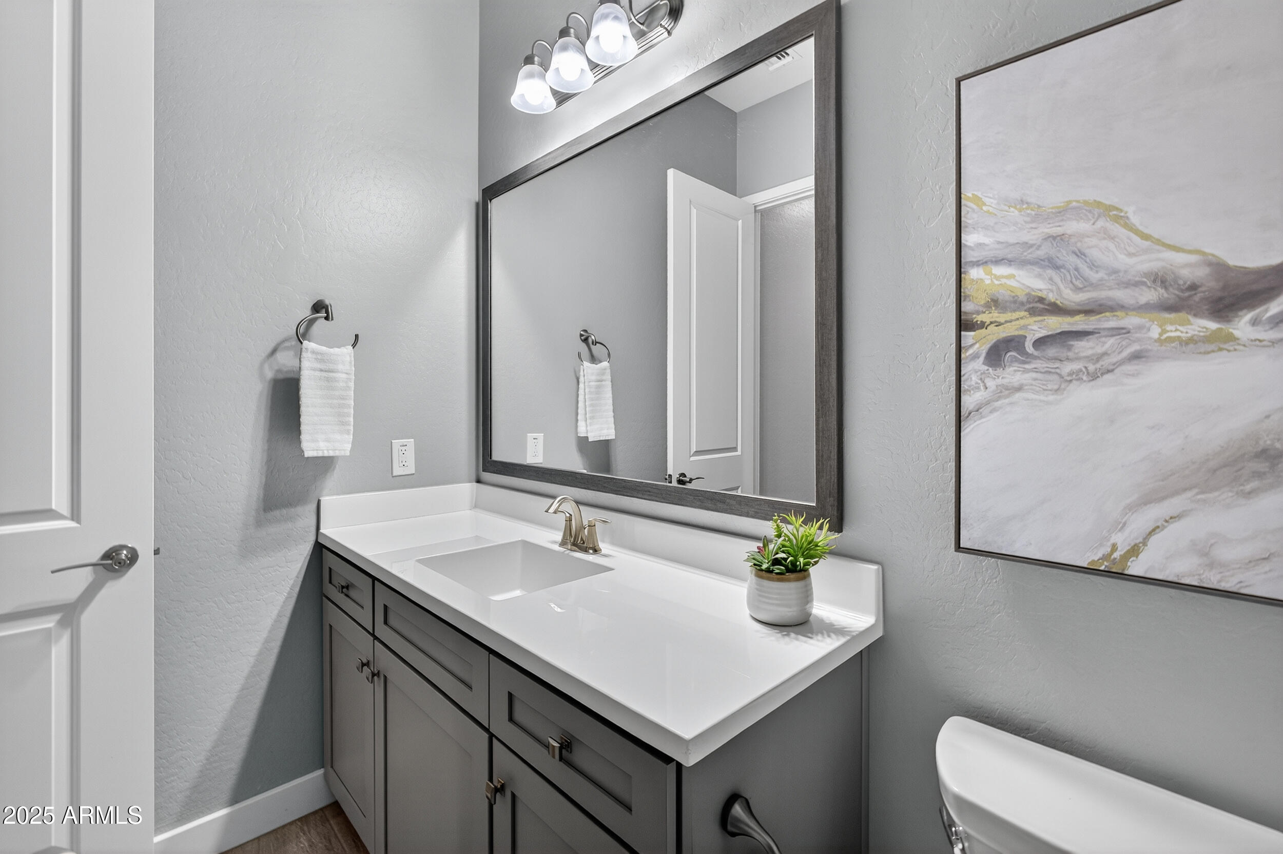 1078 W PAGODA Avenue