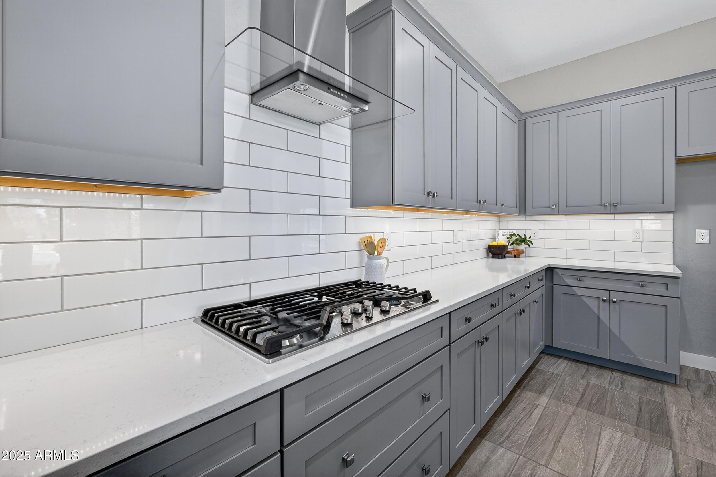 1078 W PAGODA Avenue