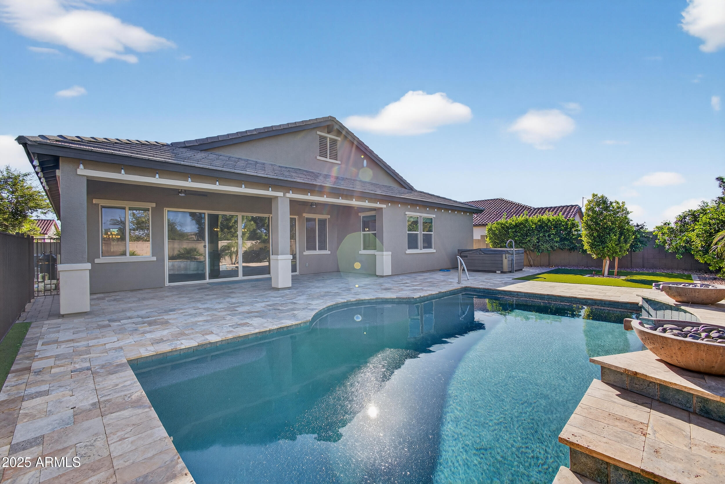 1078 W PAGODA Avenue