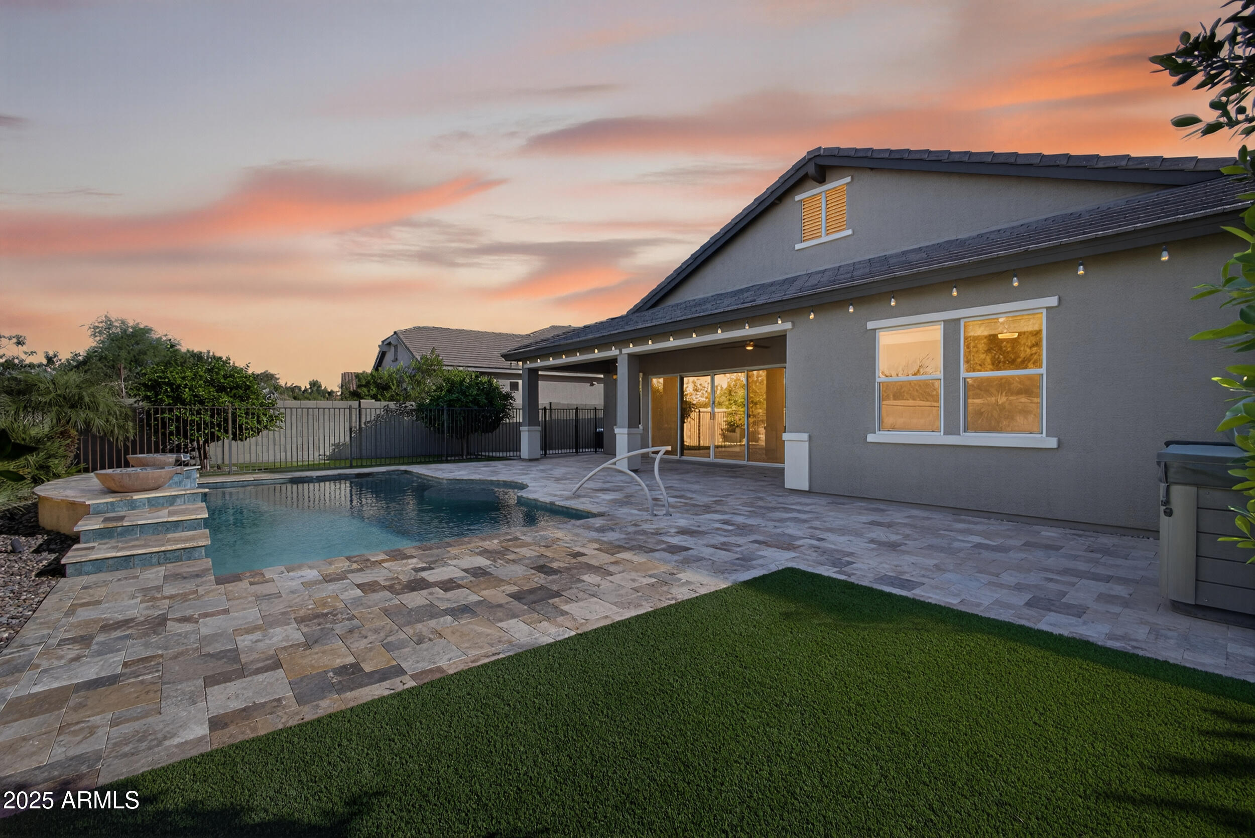 1078 W PAGODA Avenue