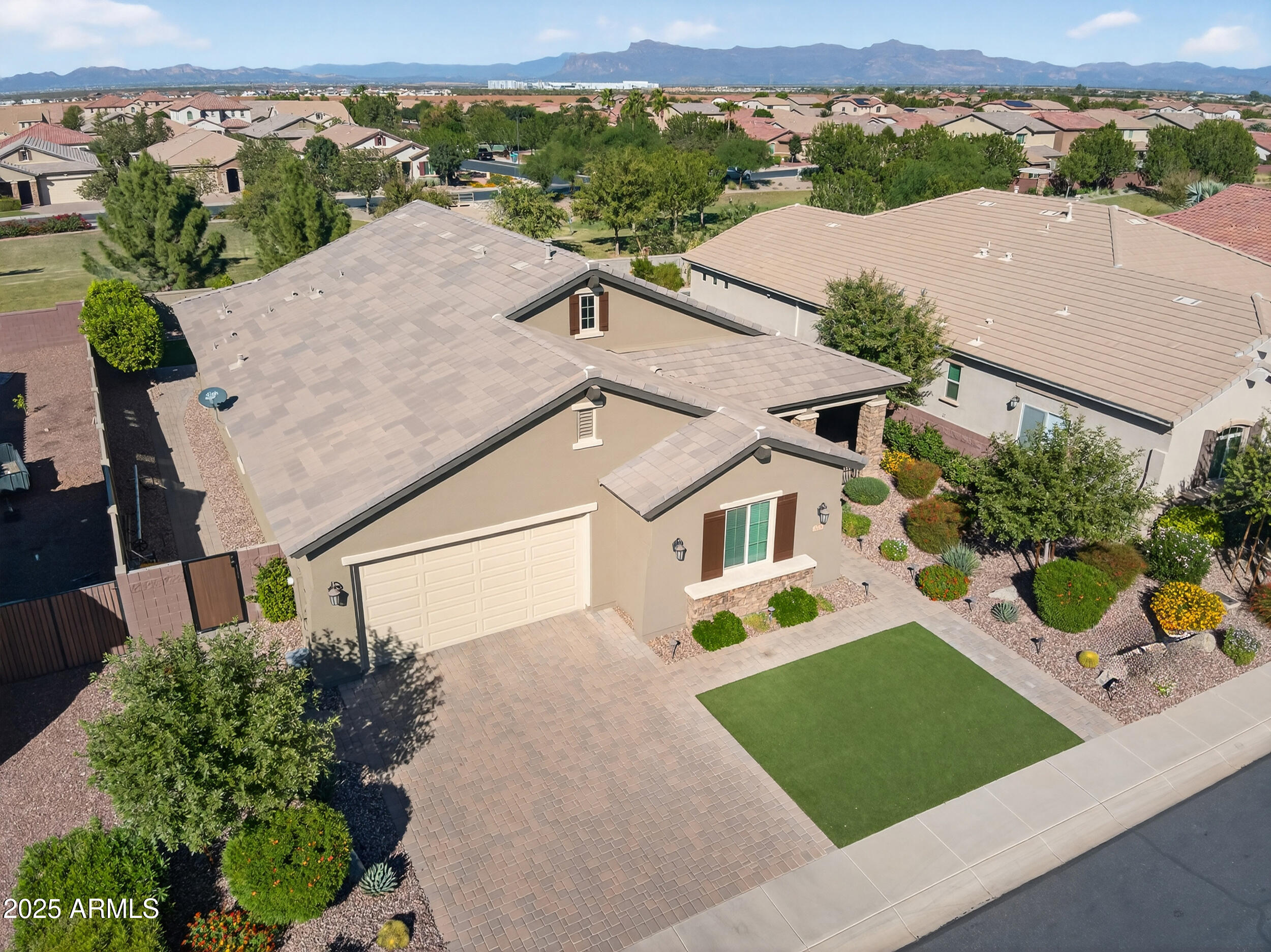 1078 W PAGODA Avenue