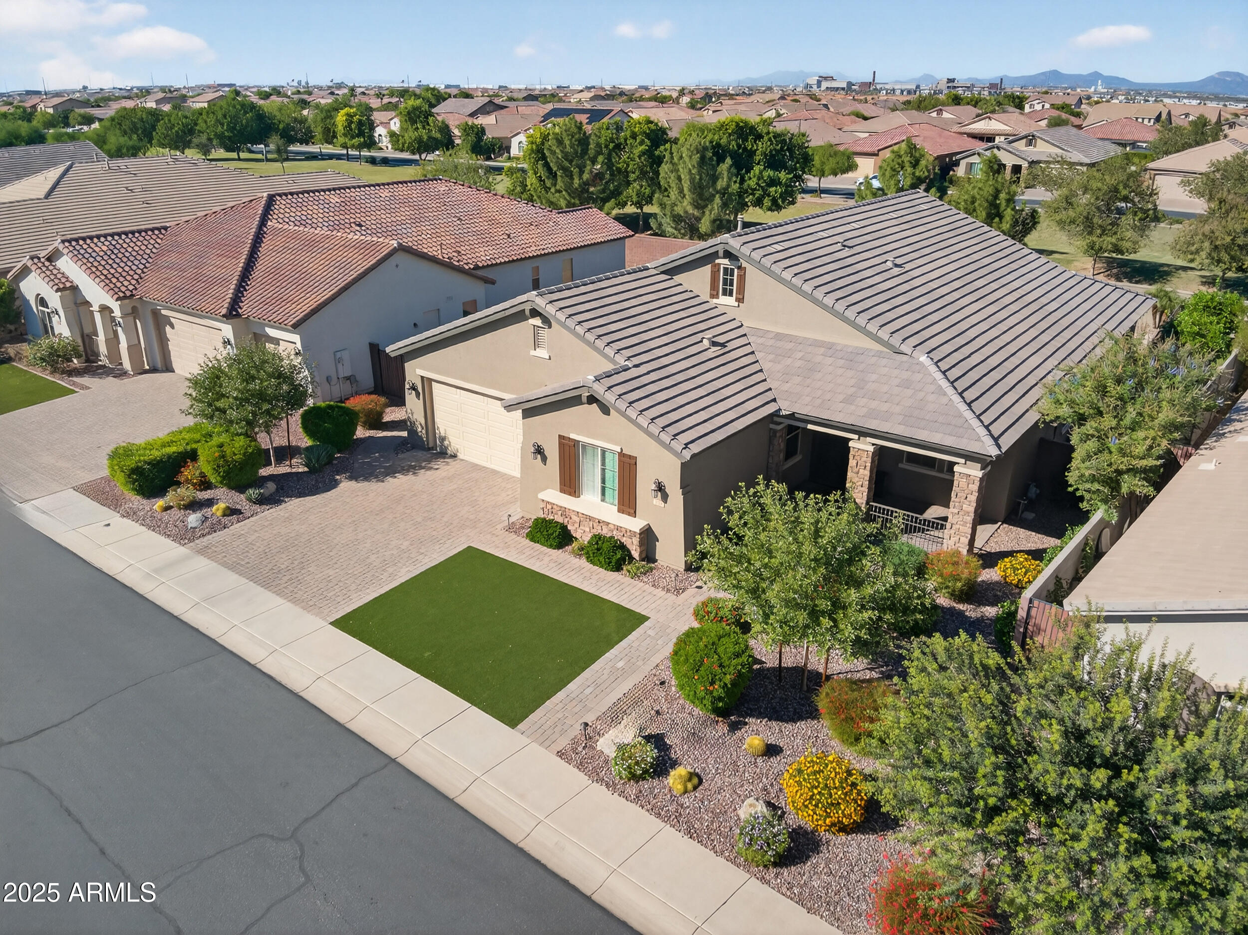 1078 W PAGODA Avenue