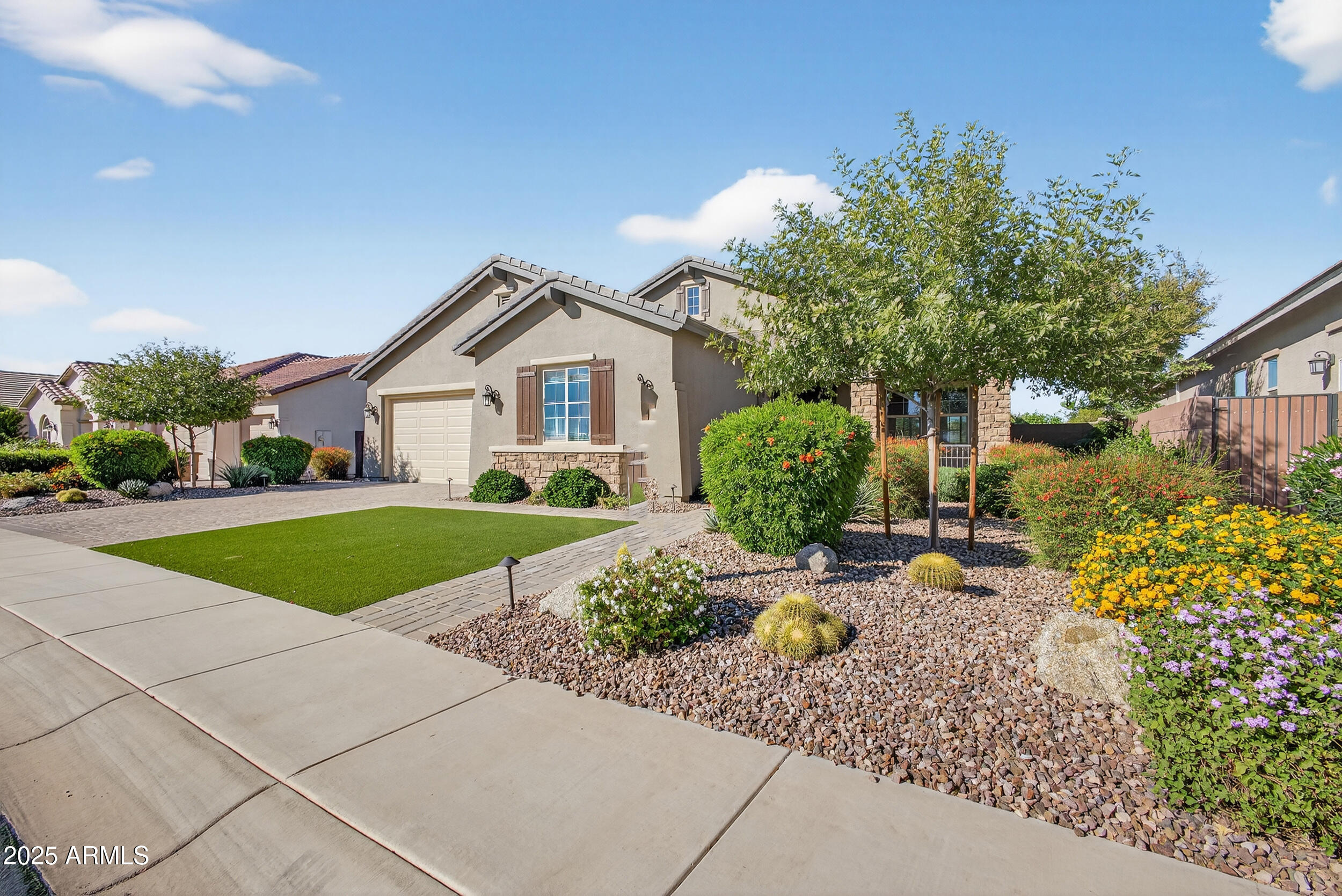 1078 W PAGODA Avenue