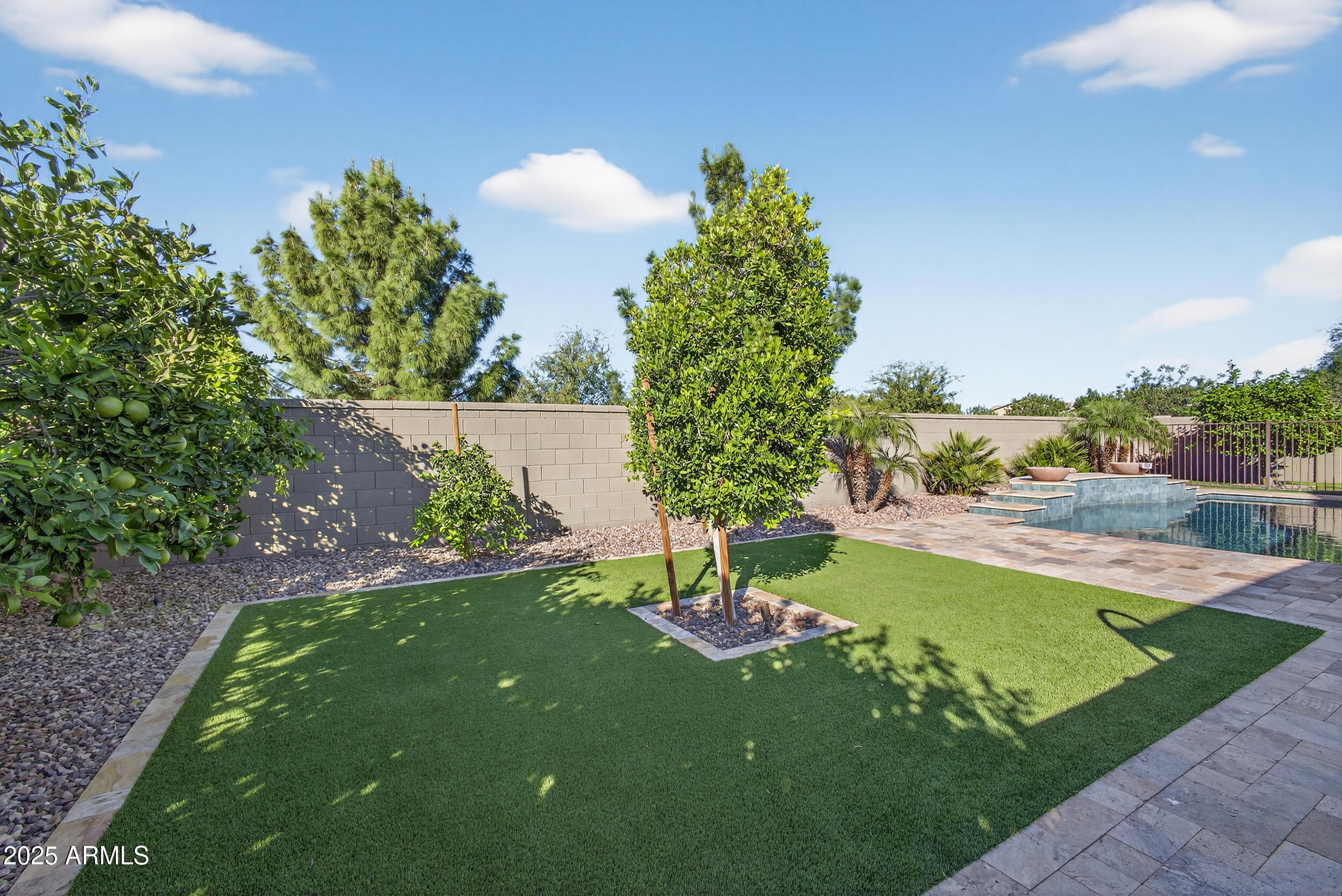 1078 W PAGODA Avenue