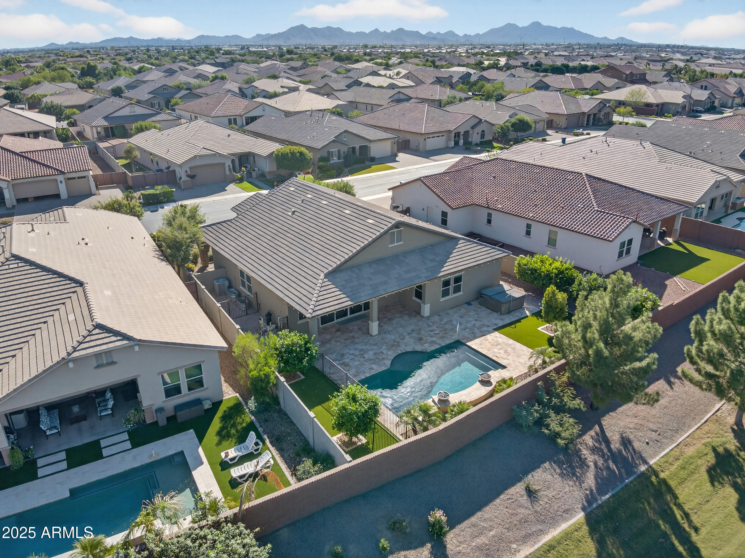 1078 W PAGODA Avenue