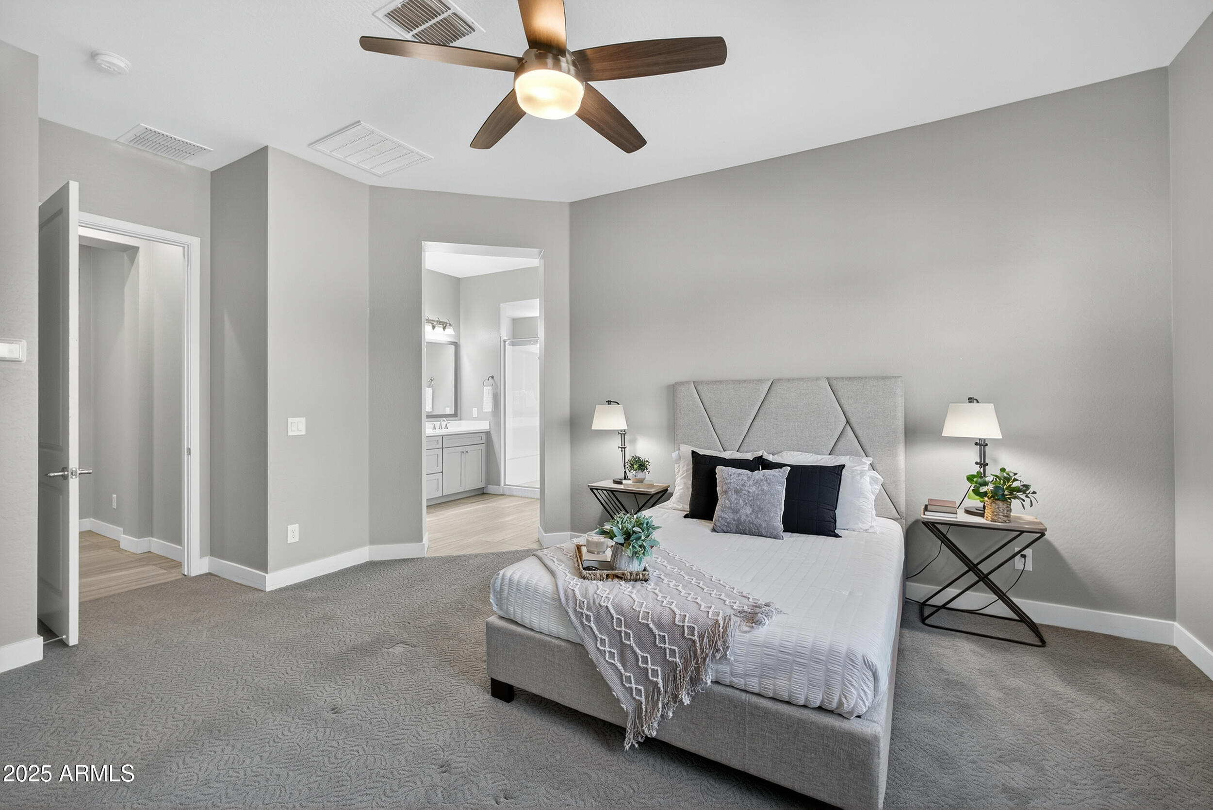 1078 W PAGODA Avenue