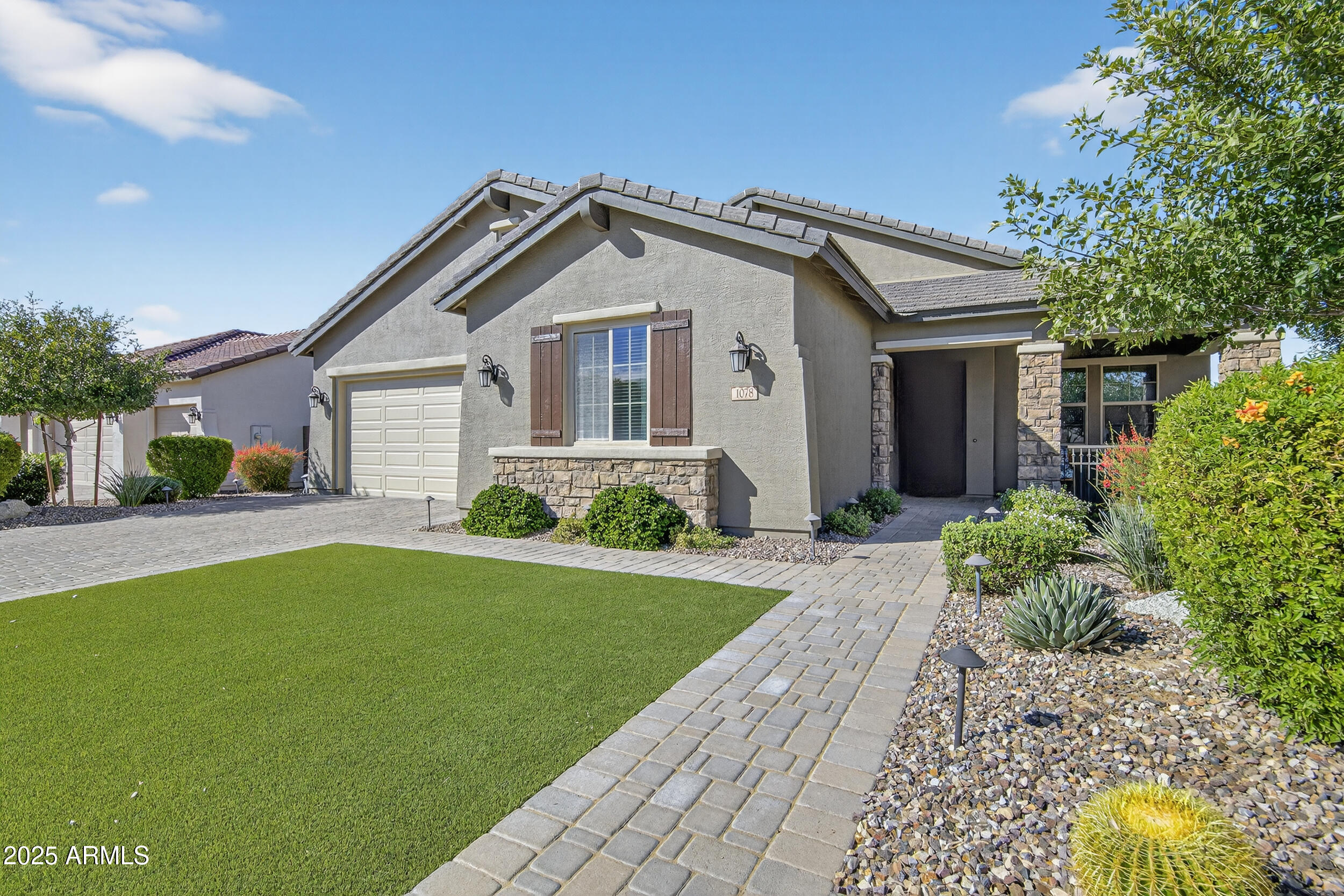 1078 W PAGODA Avenue