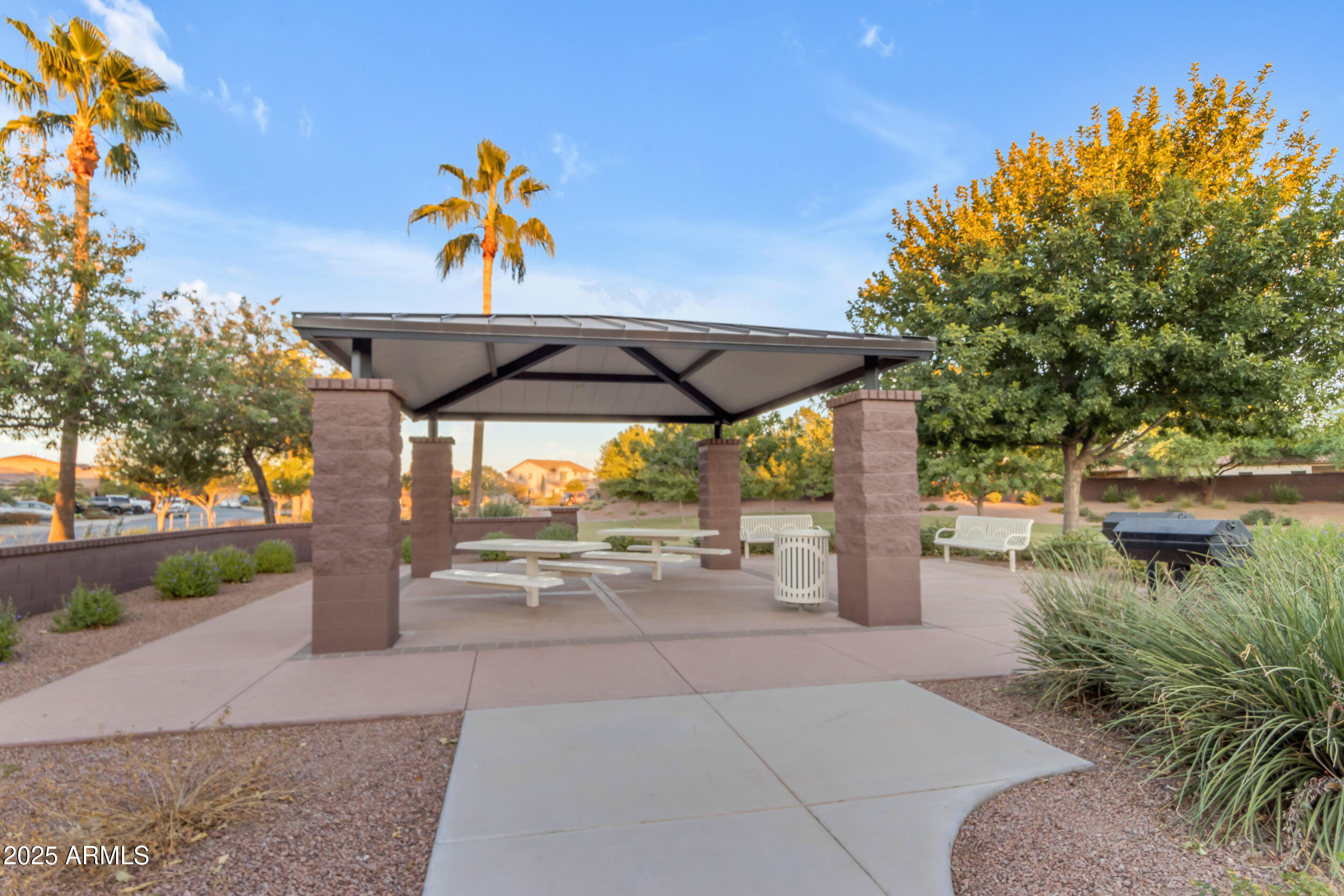 1078 W PAGODA Avenue