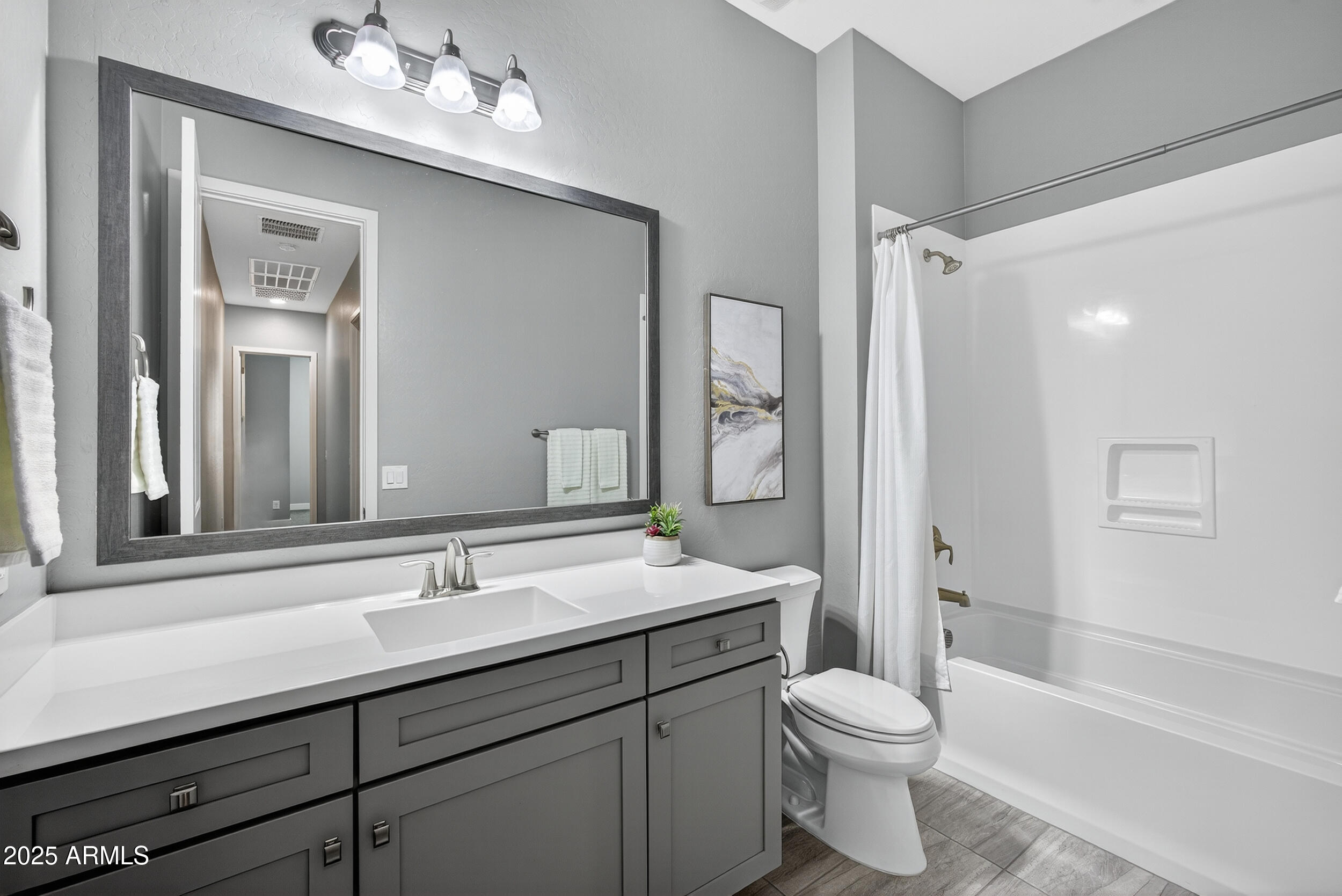 1078 W PAGODA Avenue