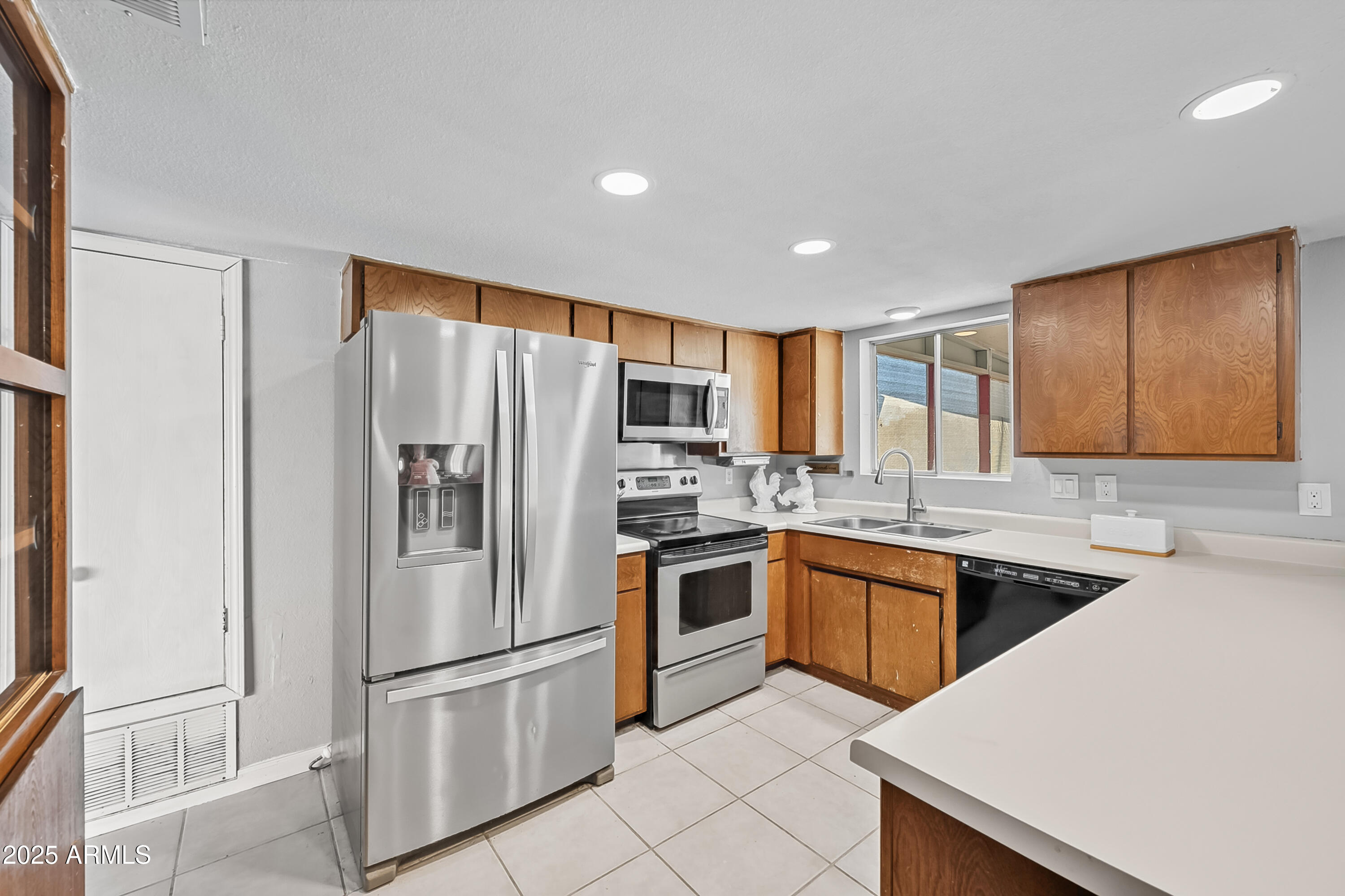 6545 E HEATHER Drive