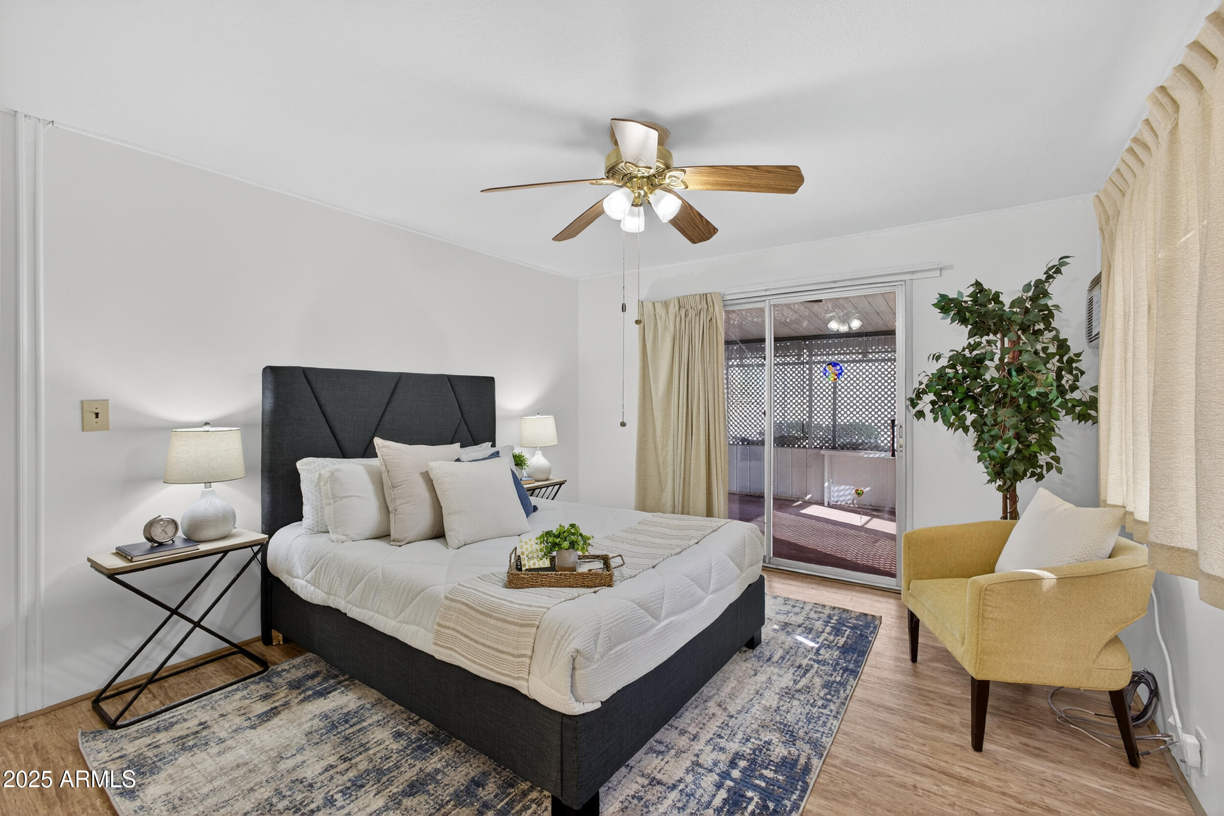 5807 E LEONORA Street