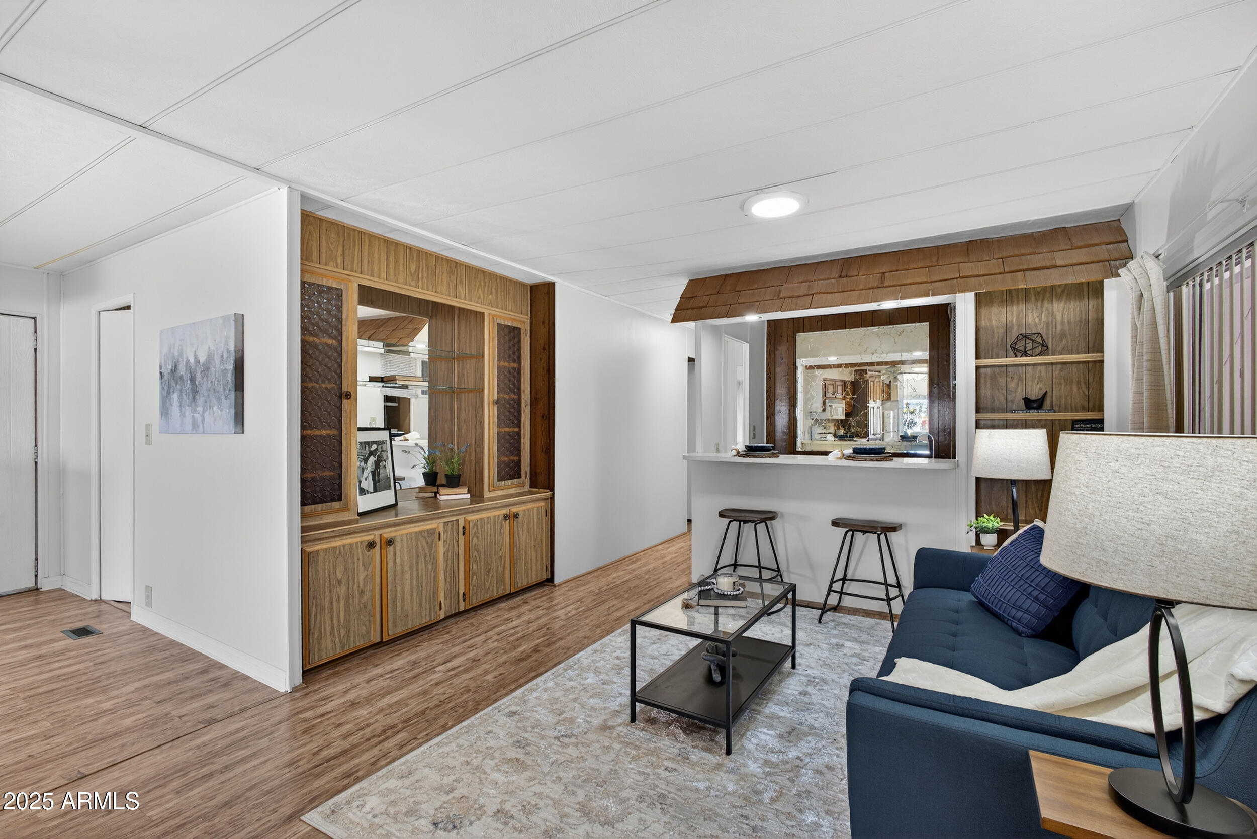 5807 E LEONORA Street