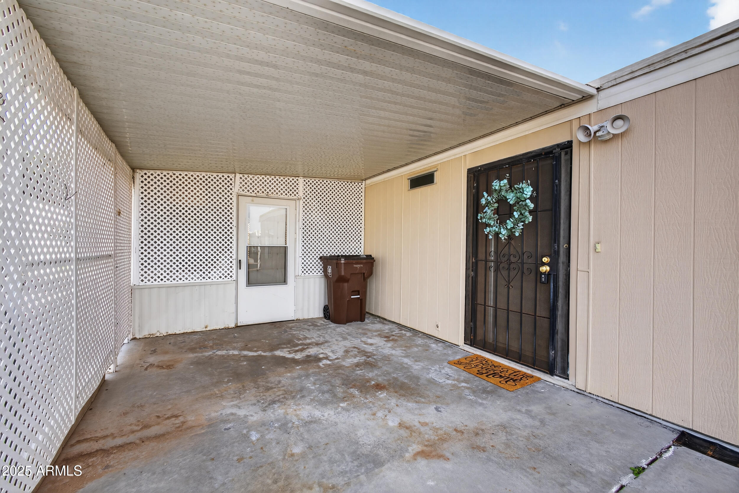 5807 E LEONORA Street