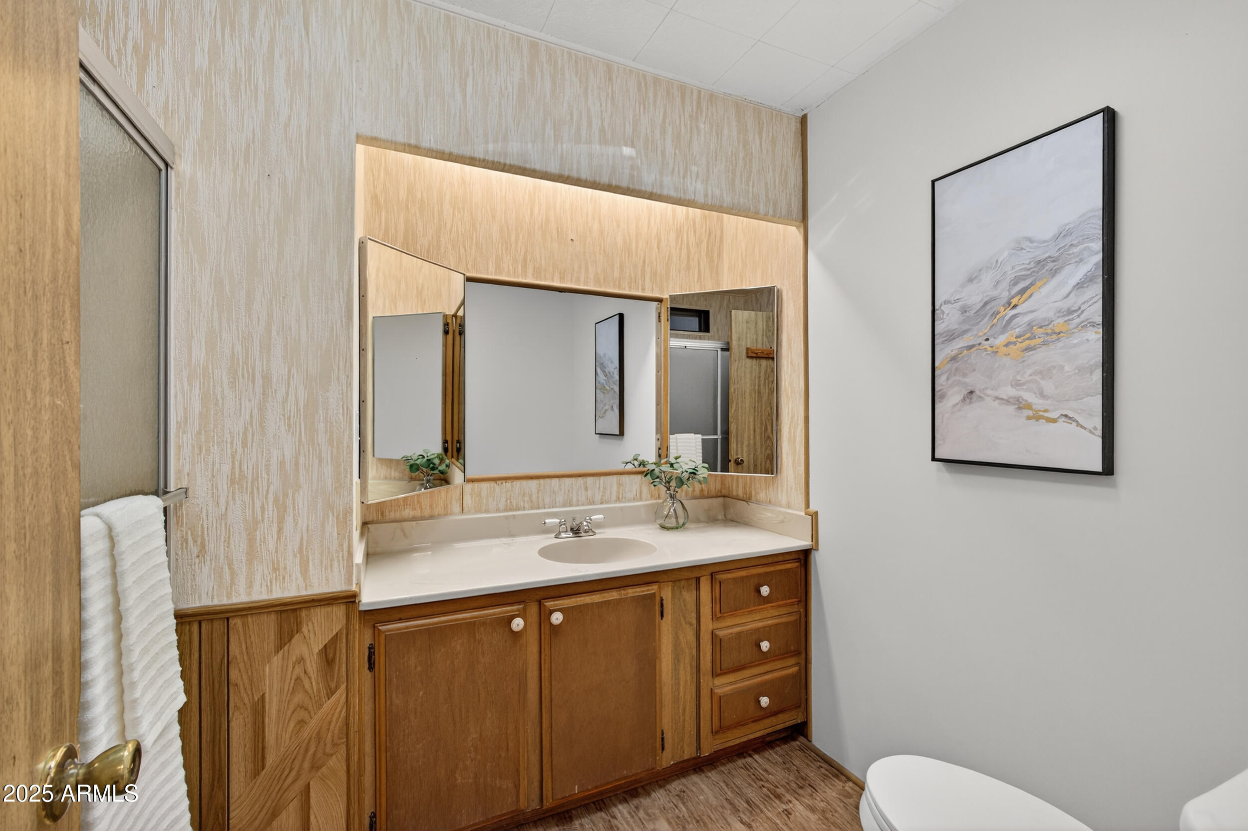 5807 E LEONORA Street