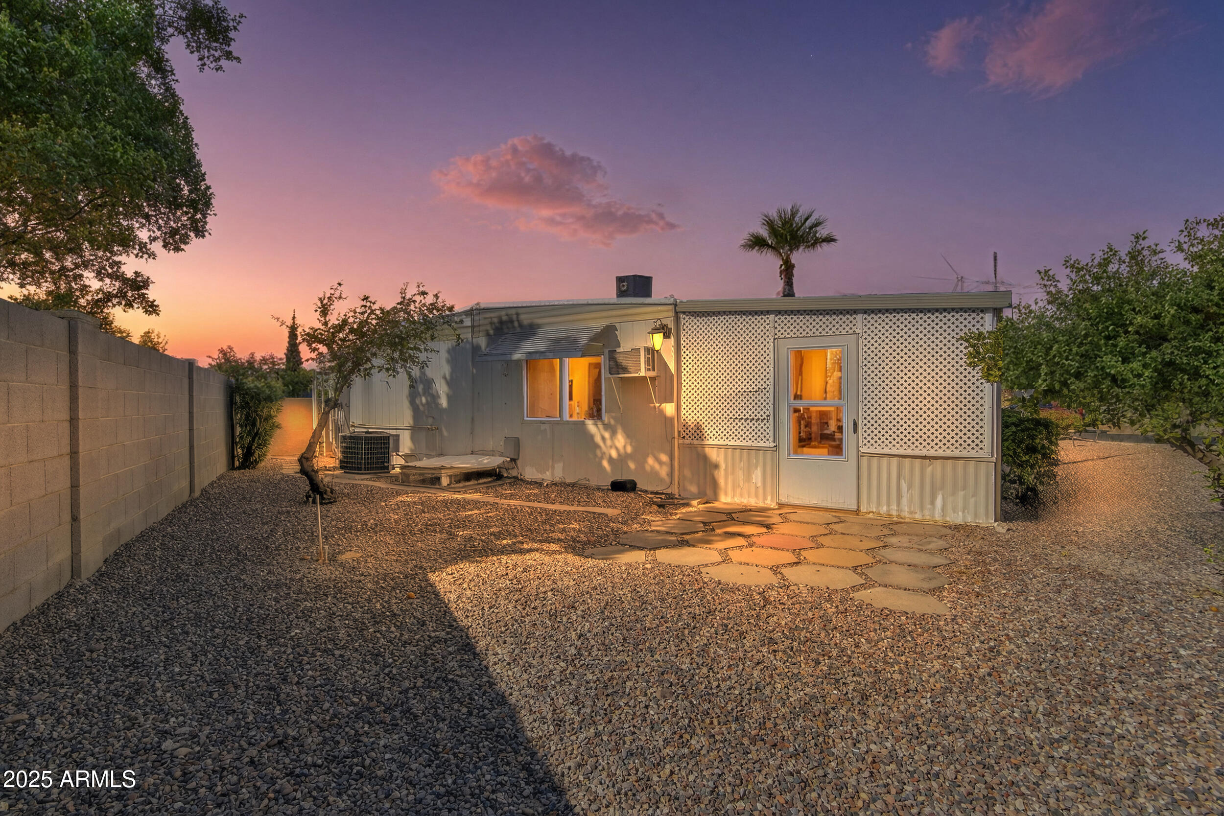 5807 E LEONORA Street