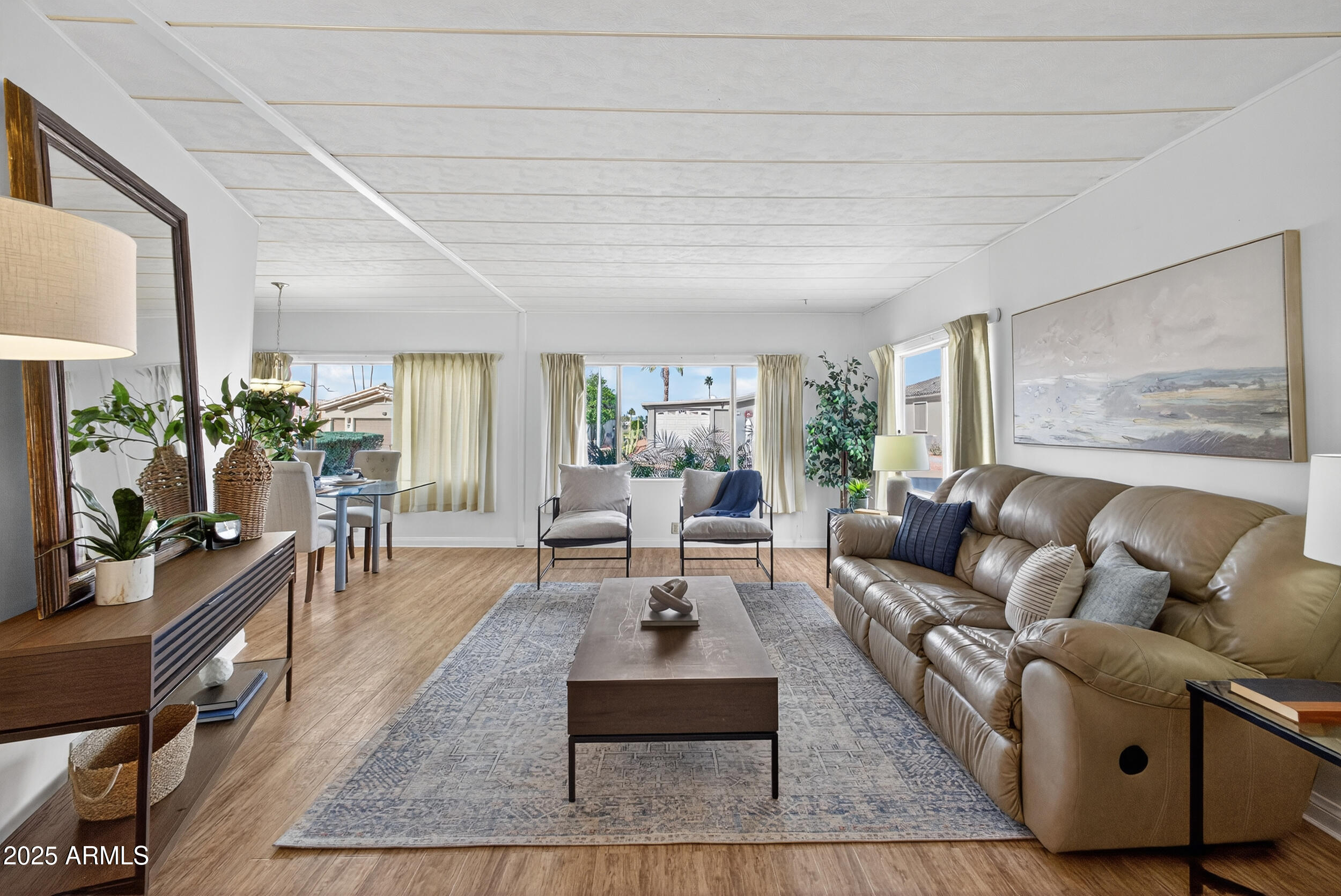 5807 E LEONORA Street