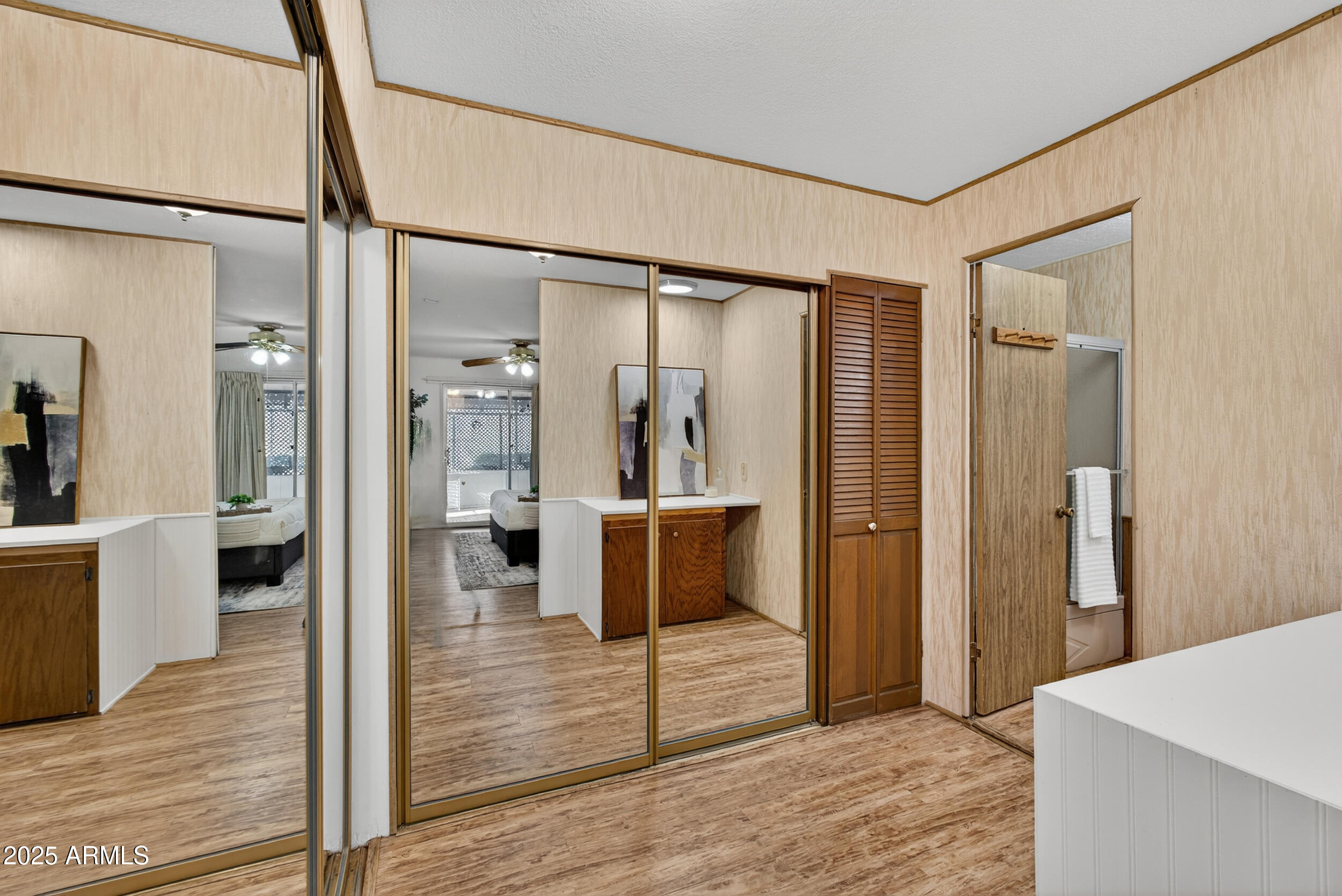 5807 E LEONORA Street