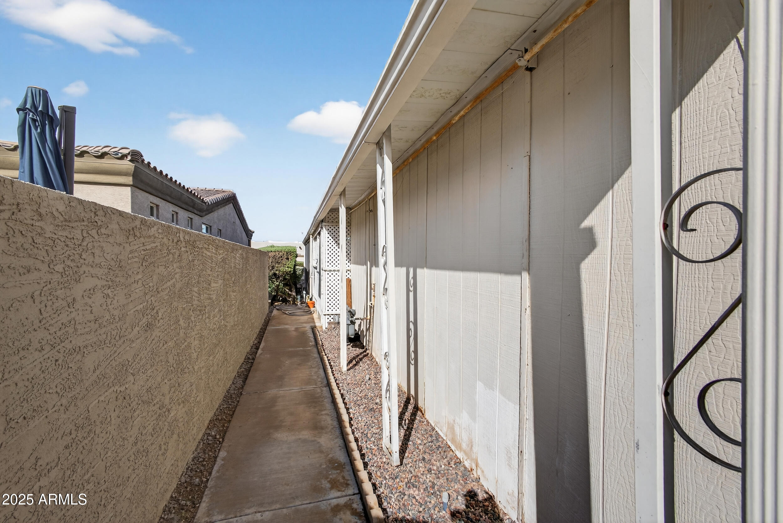 5807 E LEONORA Street