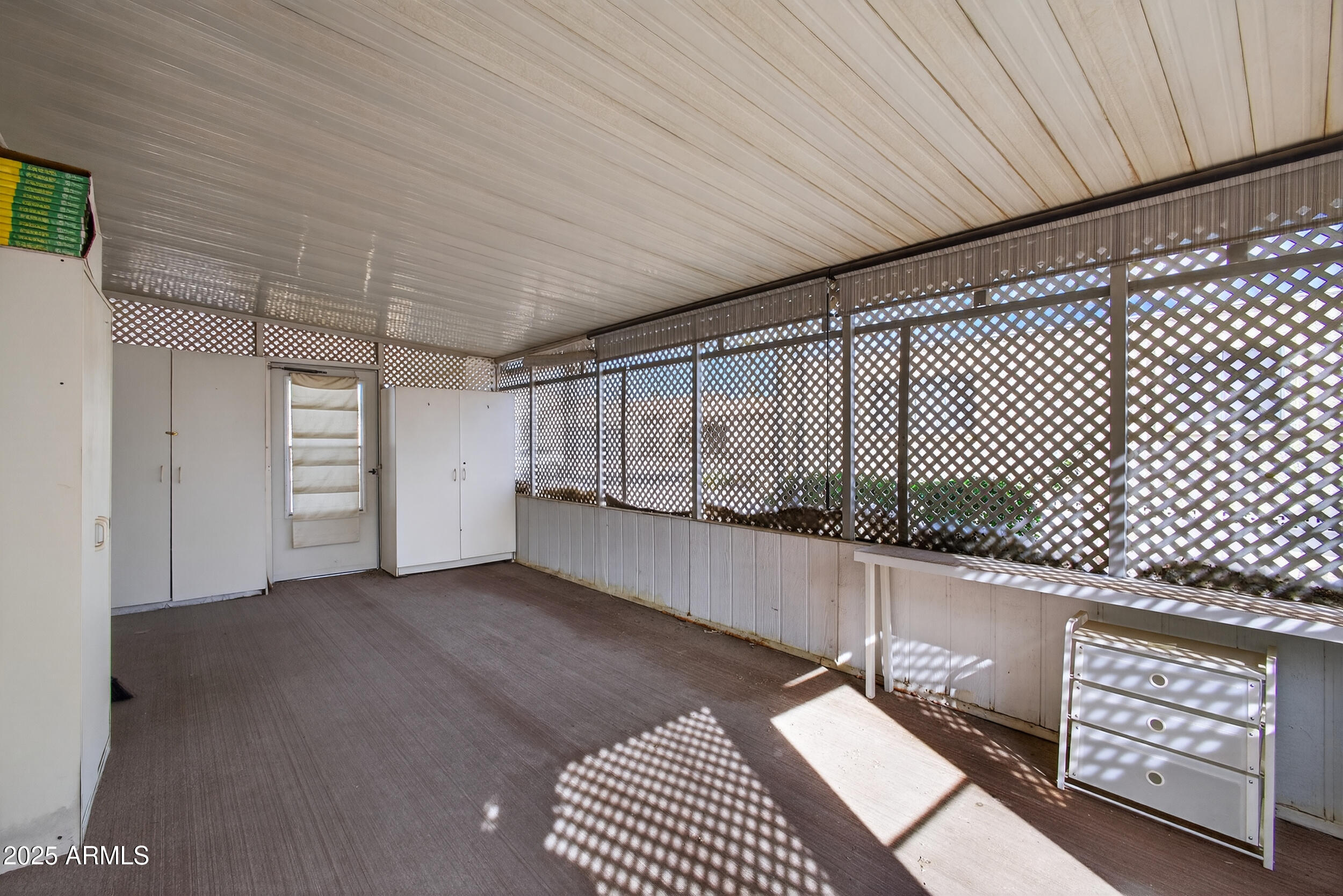 5807 E LEONORA Street