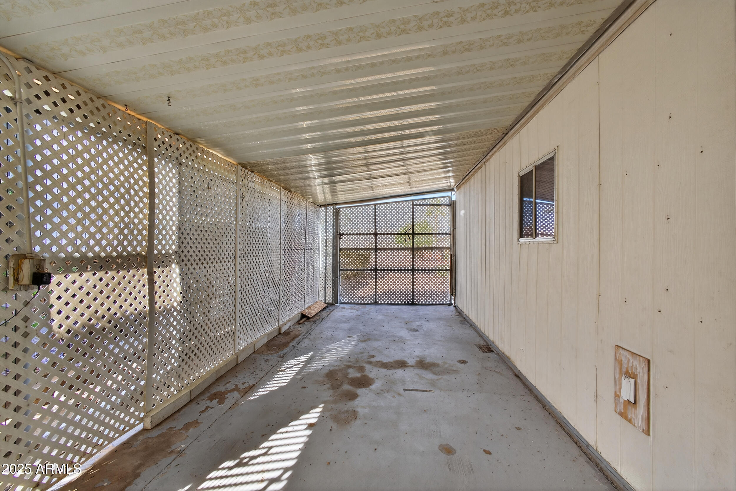 5807 E LEONORA Street