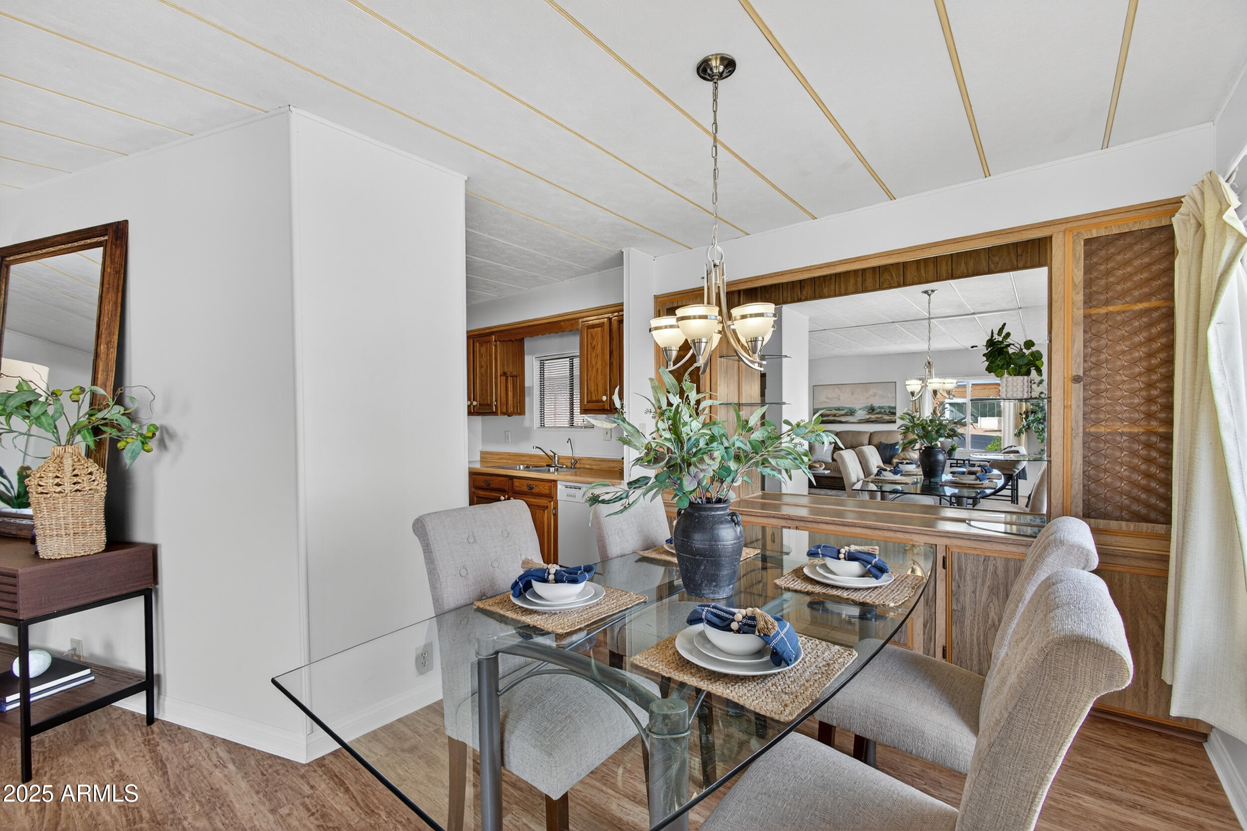 5807 E LEONORA Street